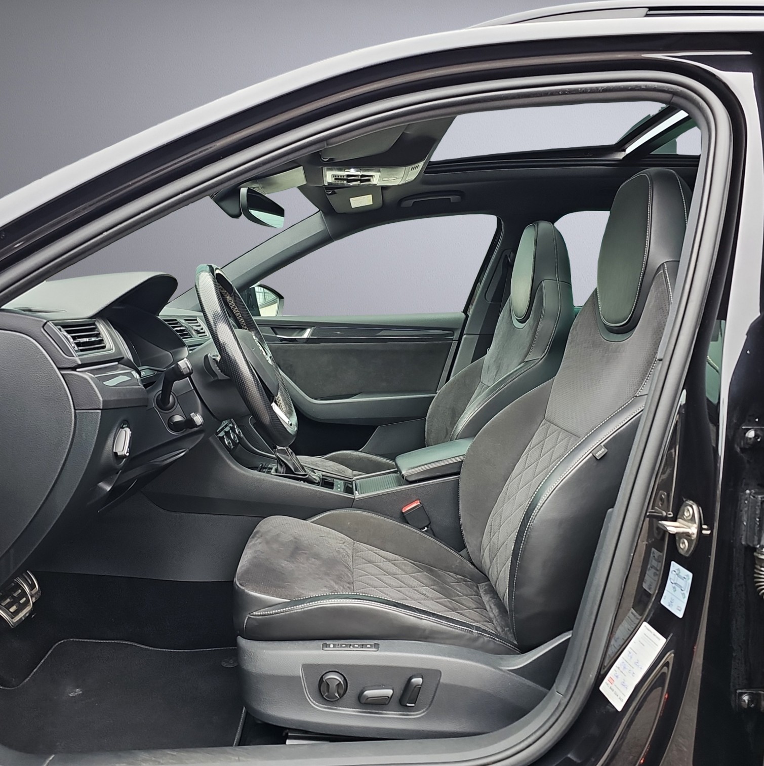 SKODA Superb Combi 2.0 TSI SportLine+ DSG 4x4-image-9