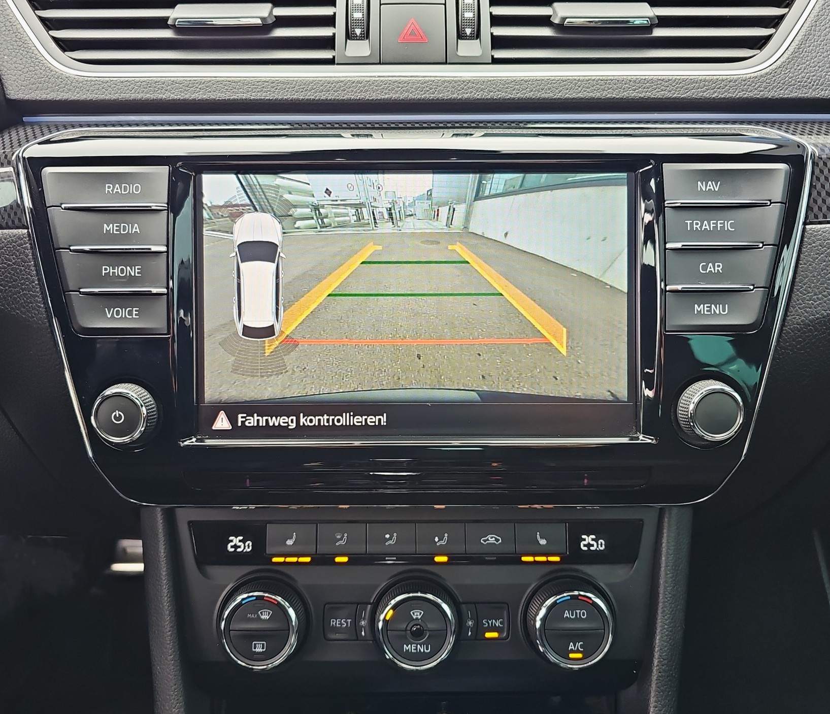 SKODA Superb Combi 2.0 TSI SportLine+ DSG 4x4-image-12