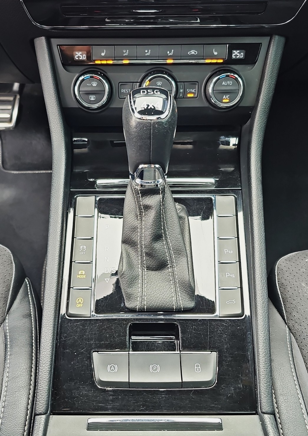 SKODA Superb Combi 2.0 TSI SportLine+ DSG 4x4-image-13