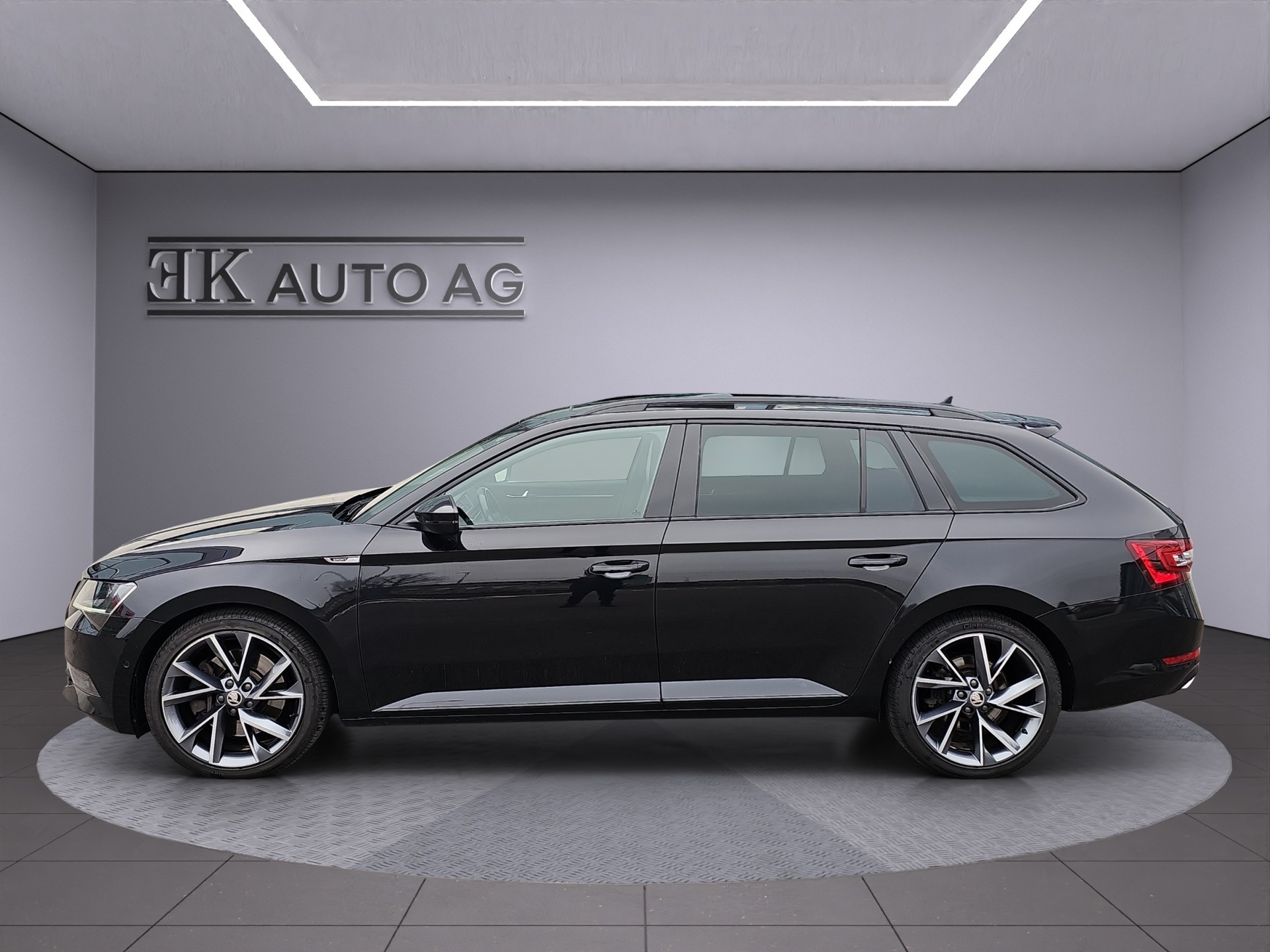 SKODA Superb Combi 2.0 TSI SportLine+ DSG 4x4-image-1