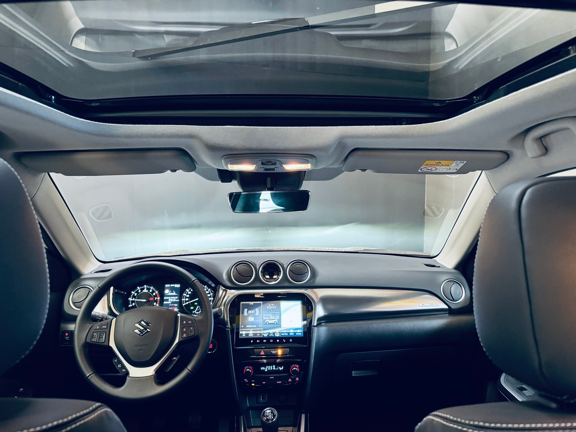 SUZUKI Vitara 1.4 Boosterjet Compact Top 4x4 Hybrid-image-11