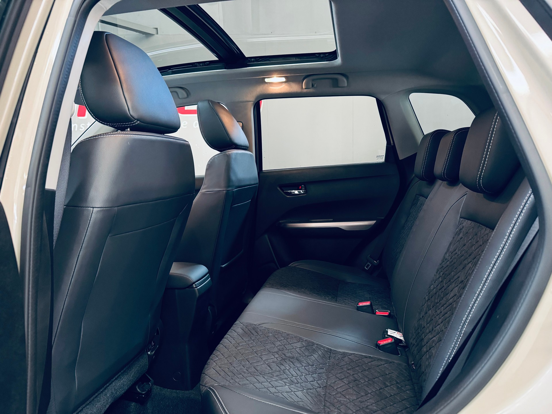 SUZUKI Vitara 1.4 Boosterjet Compact Top 4x4 Hybrid-image-12