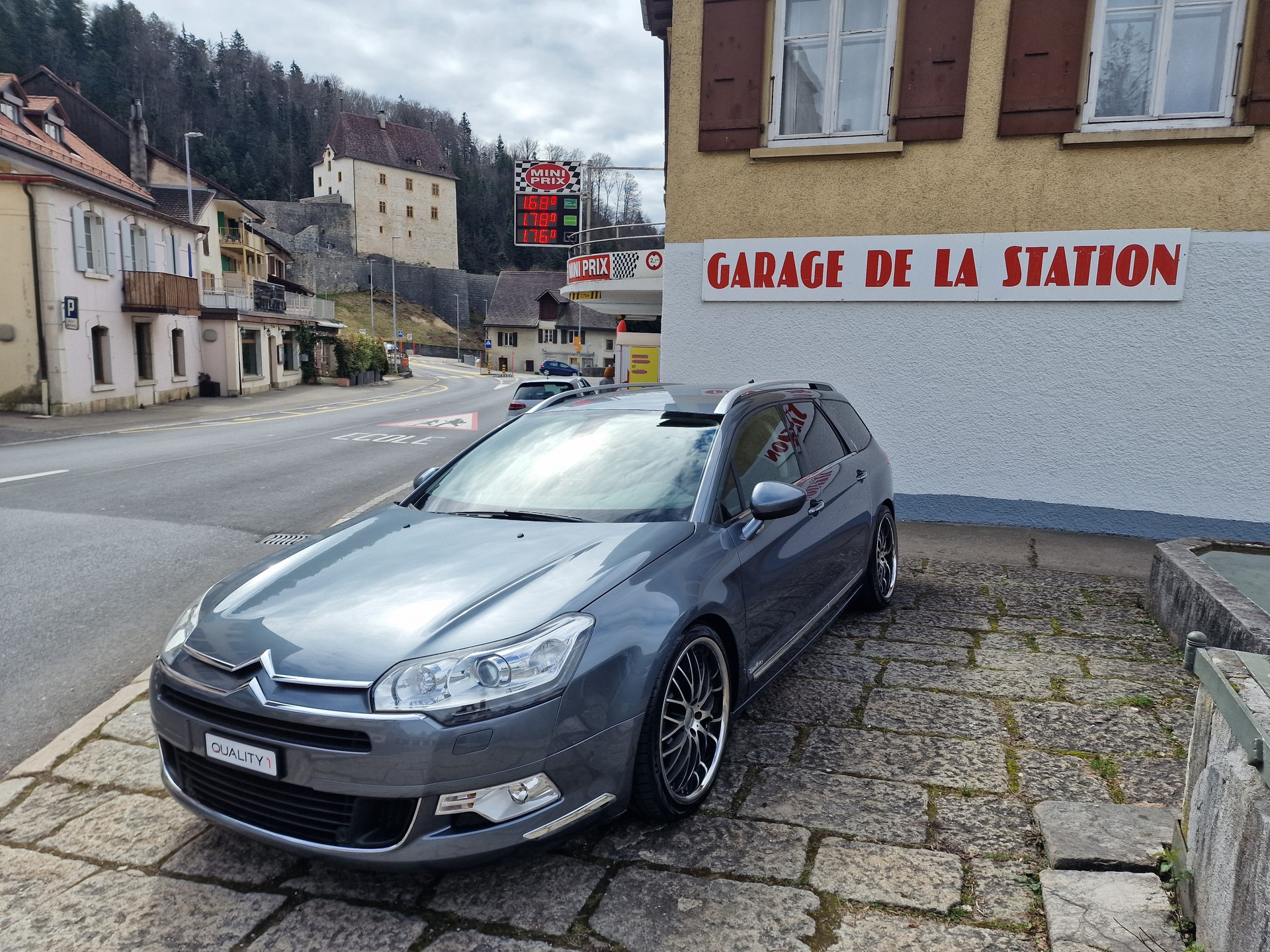 CITROEN C5 Tourer 1.6 Turbo Exclusive Automatic-image-0