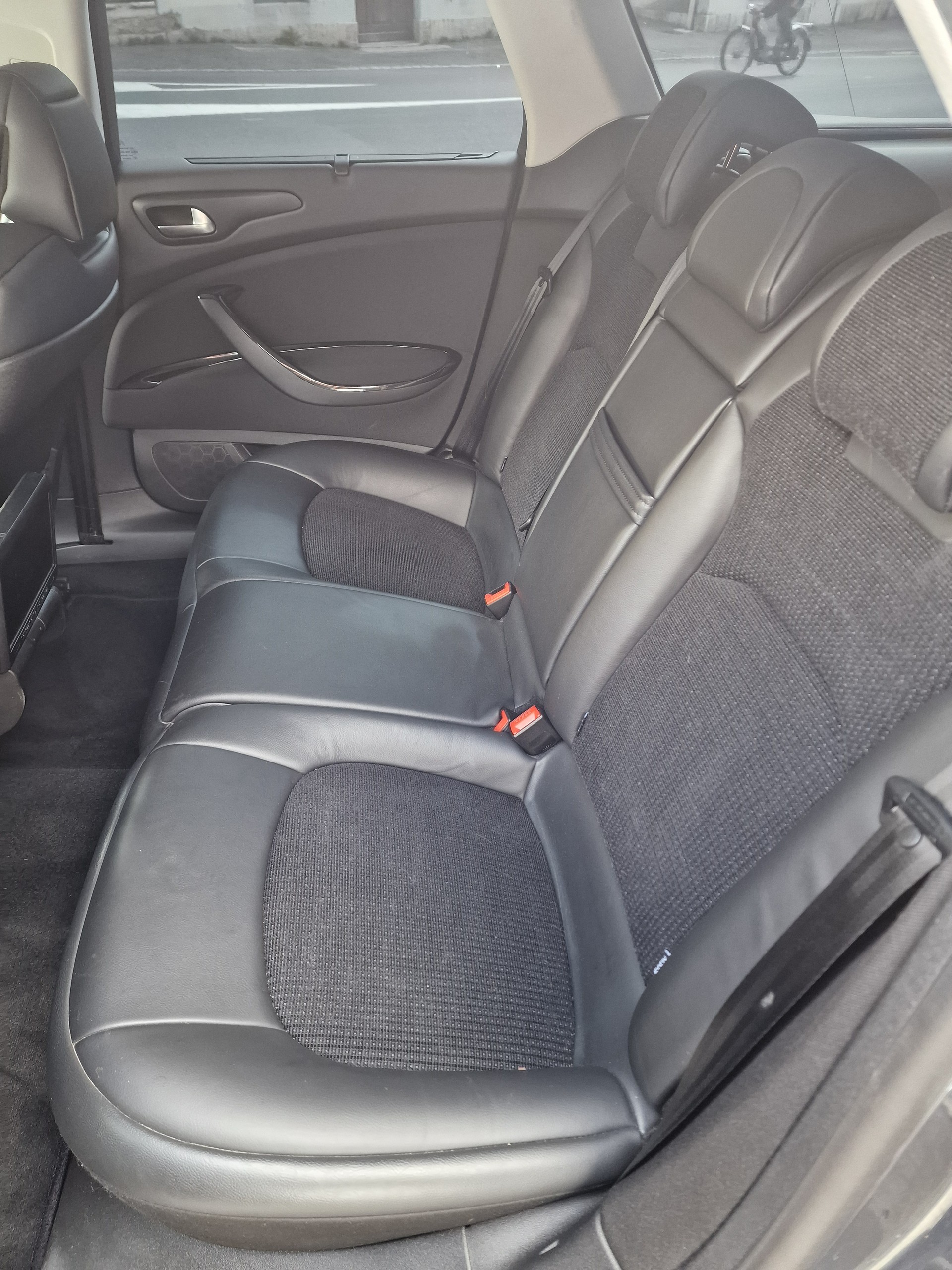 CITROEN C5 Tourer 1.6 Turbo Exclusive Automatic-image-11