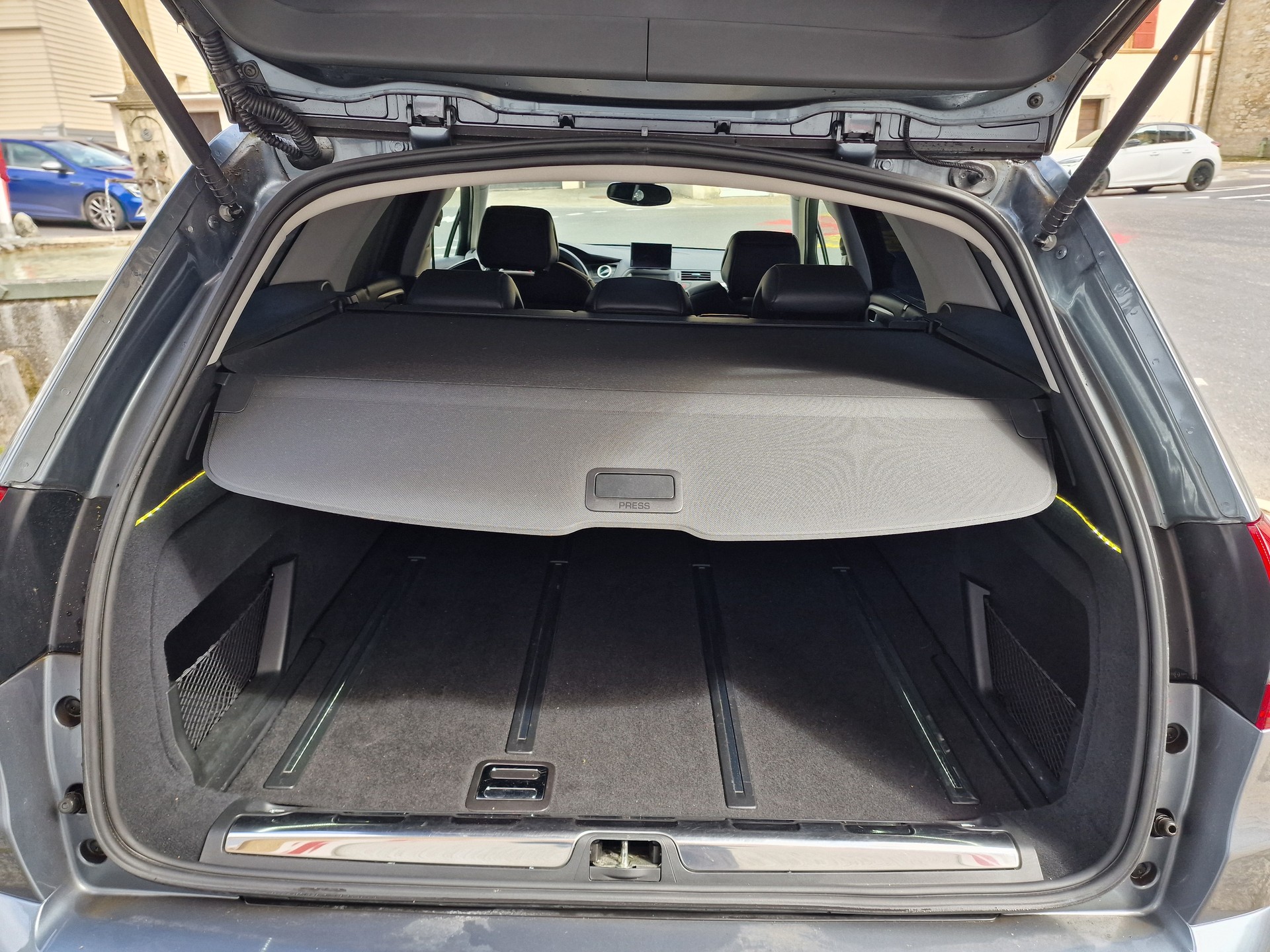 CITROEN C5 Tourer 1.6 Turbo Exclusive Automatic-image-13