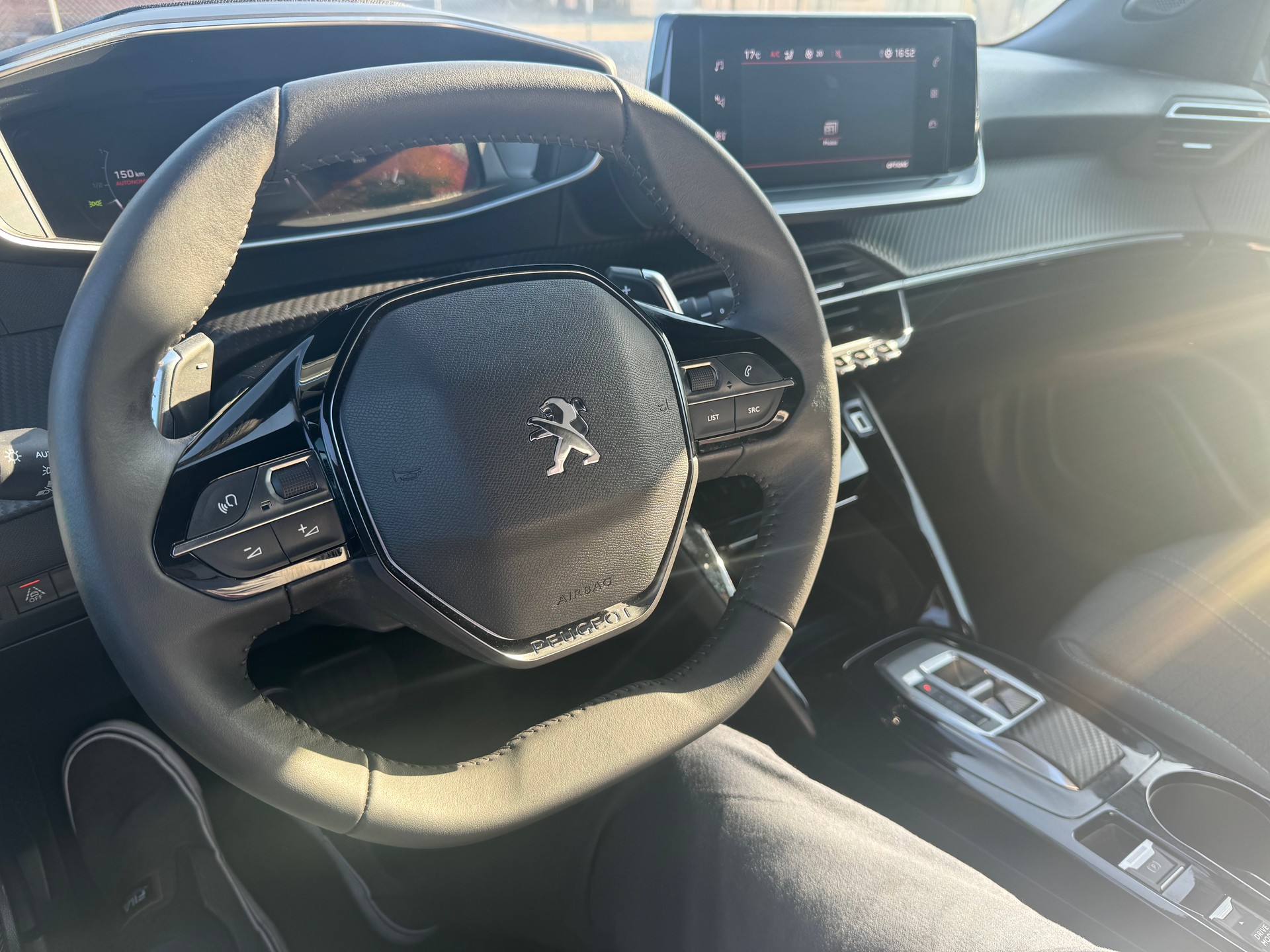 PEUGEOT 2008 1.2 PureTech Allure Pack EAT8-image-15