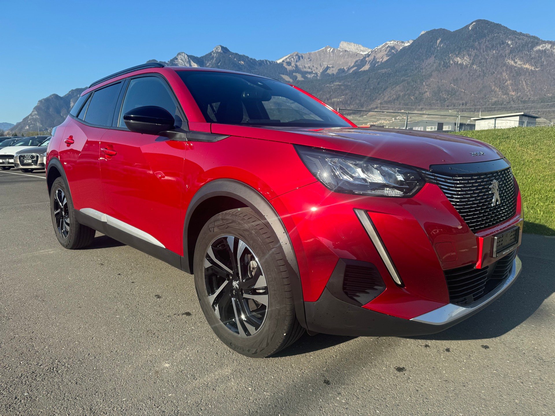 PEUGEOT 2008 1.2 PureTech Allure Pack EAT8-image-2