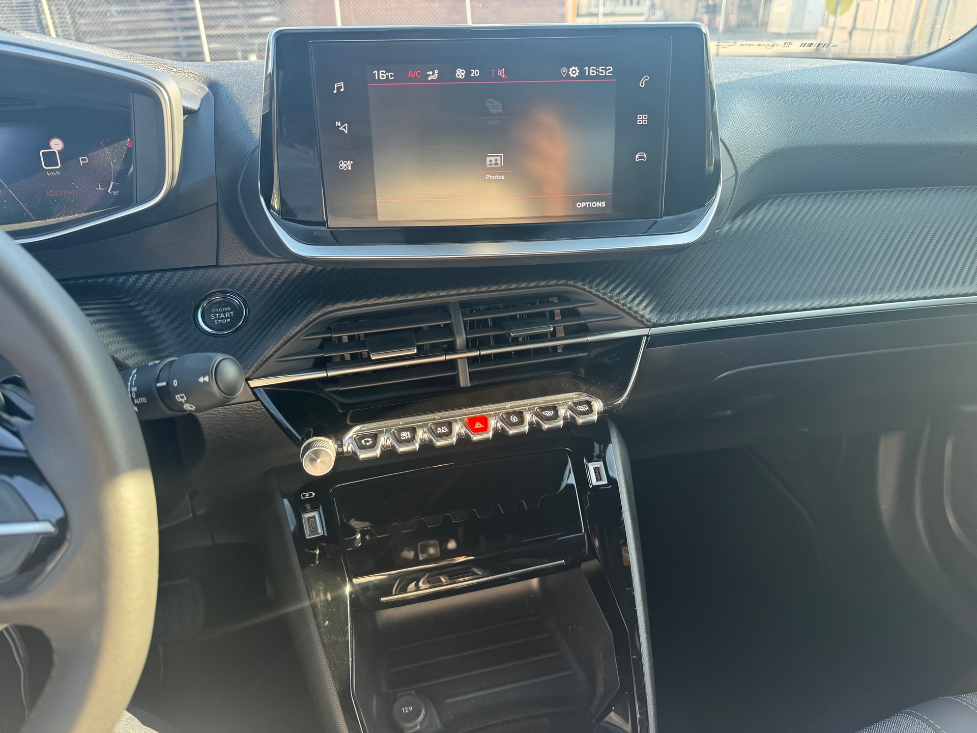 PEUGEOT 2008 1.2 PureTech Allure Pack EAT8-image-12