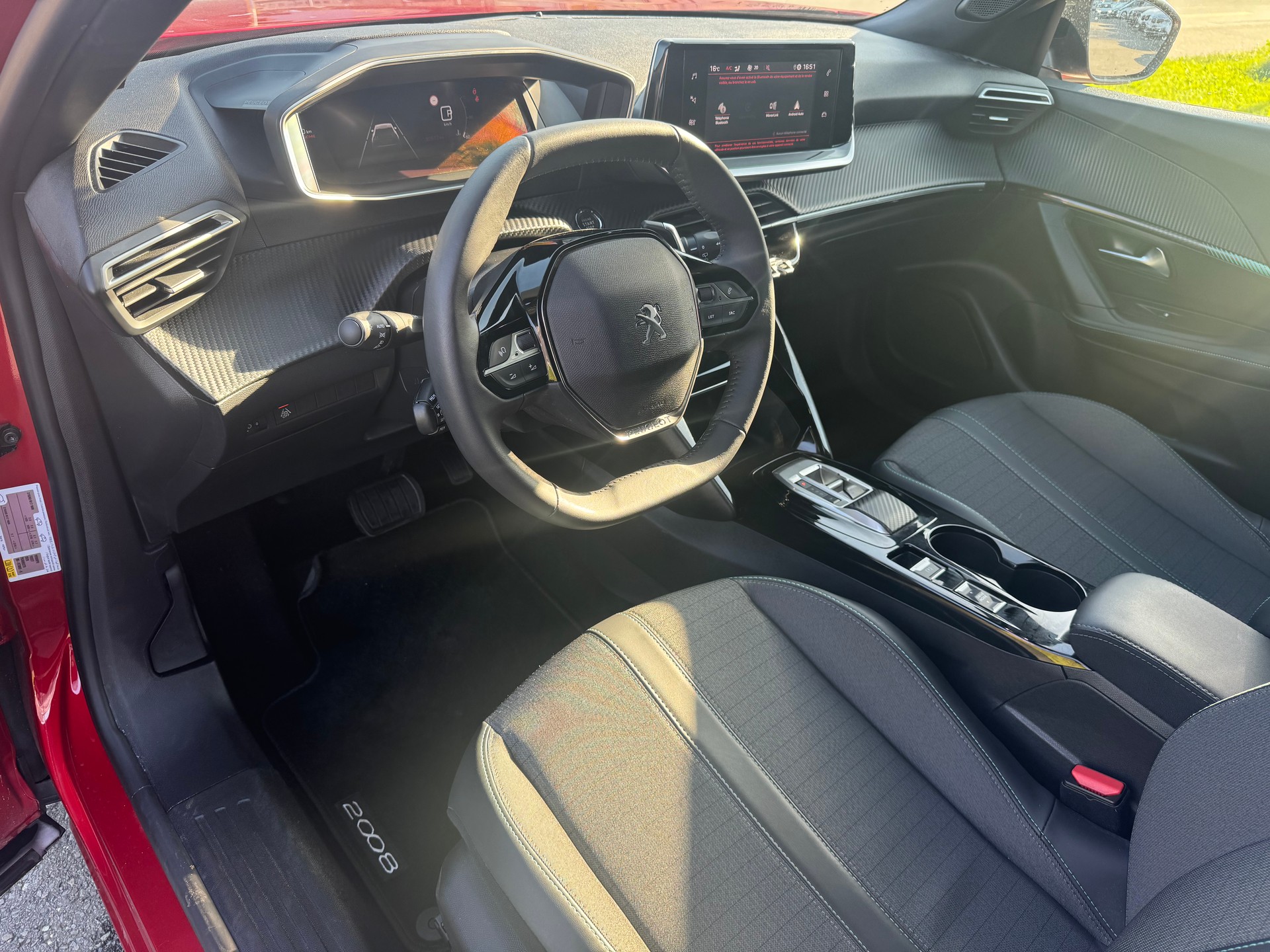 PEUGEOT 2008 1.2 PureTech Allure Pack EAT8-image-8