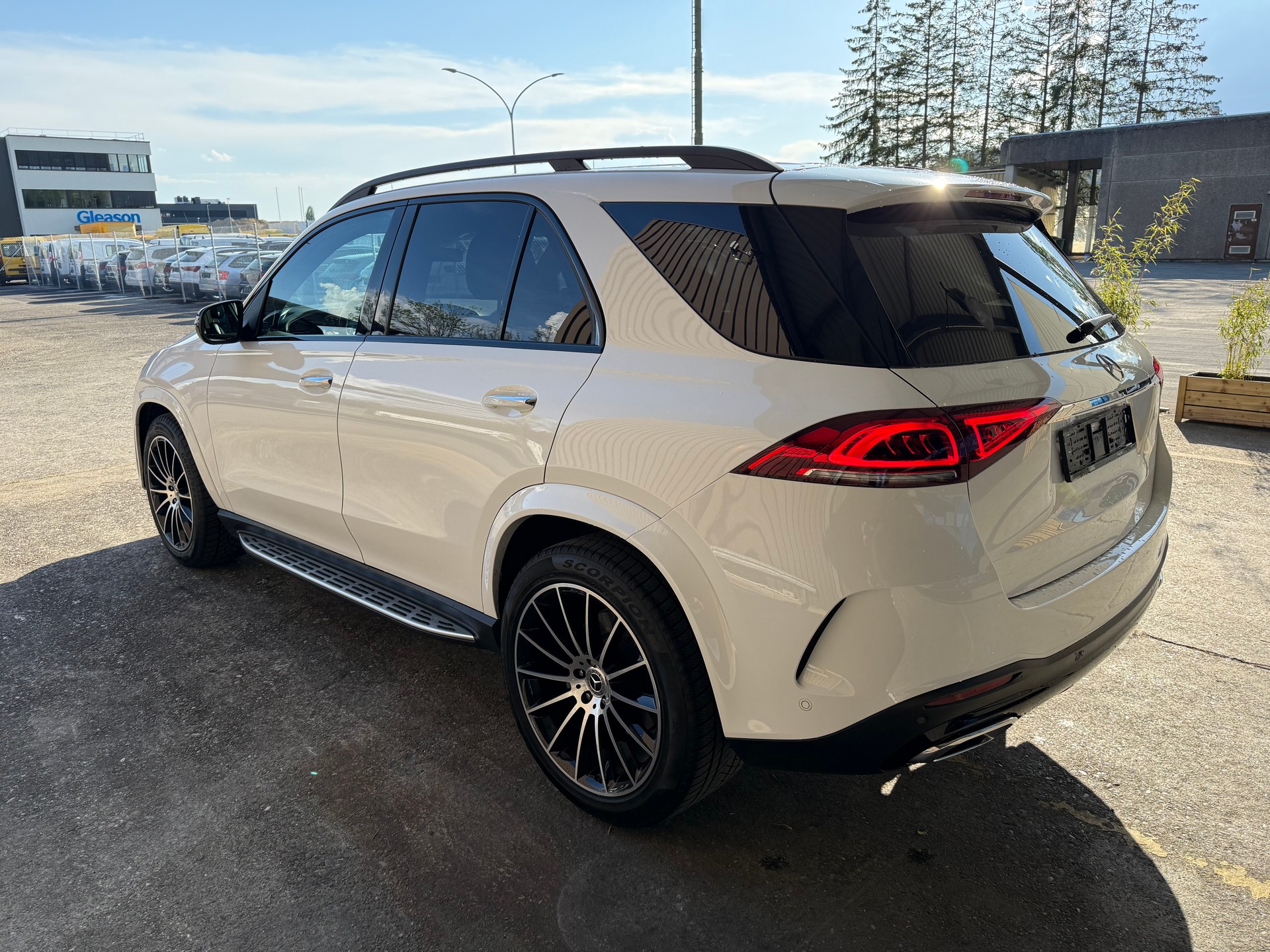 MERCEDES-BENZ GLE 300 d 4Matic AMG Line 9G-Tronic-image-3