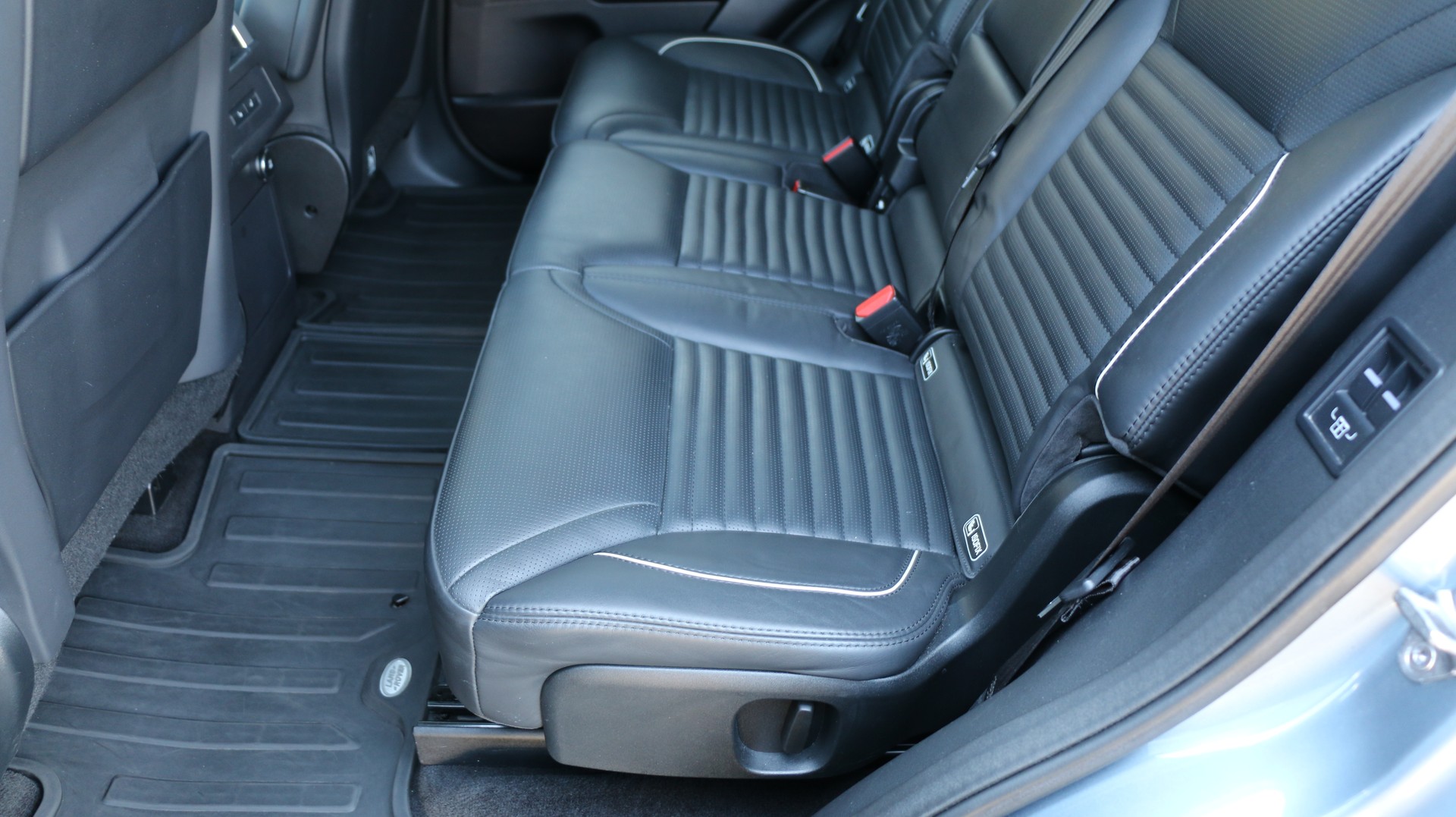 LAND ROVER Discovery 2.0 Si4 HSE-image-19