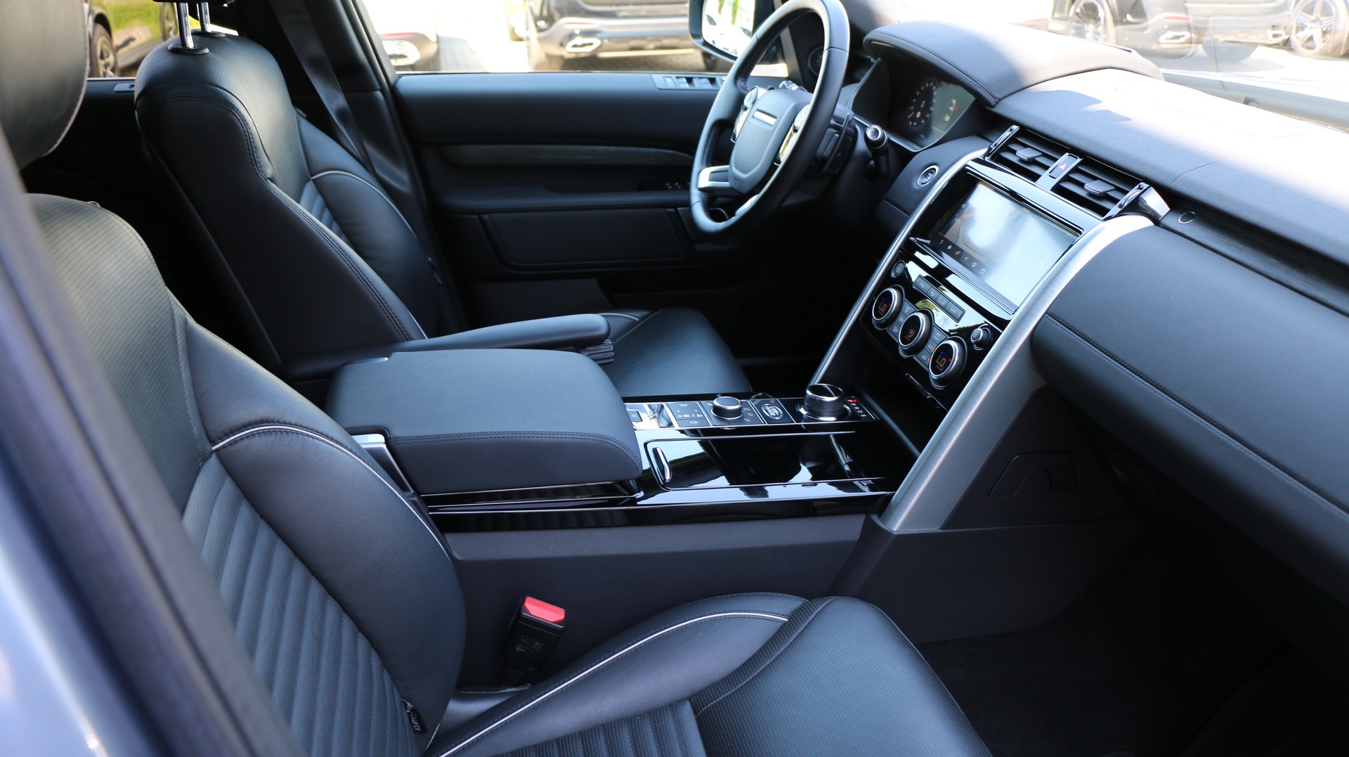 LAND ROVER Discovery 2.0 Si4 HSE-image-30