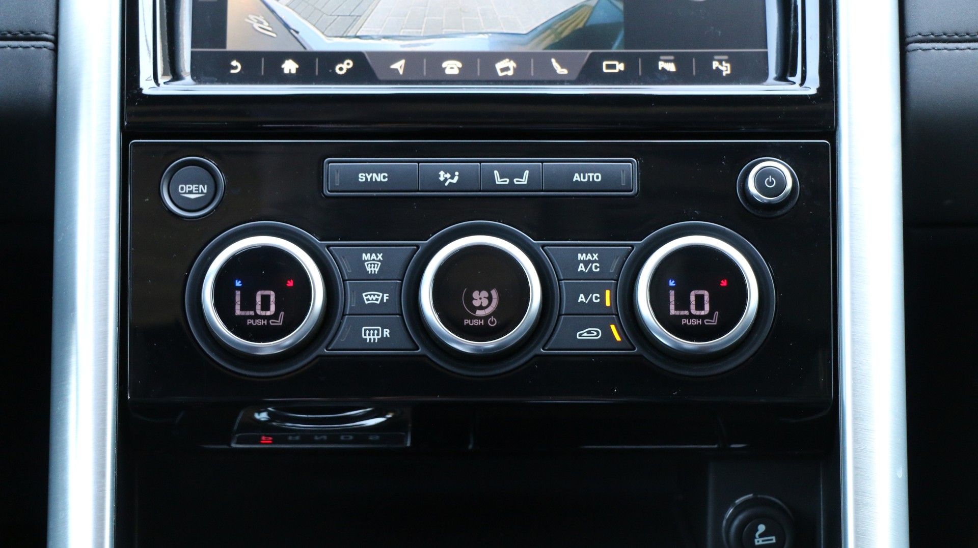 LAND ROVER Discovery 2.0 Si4 HSE-image-21