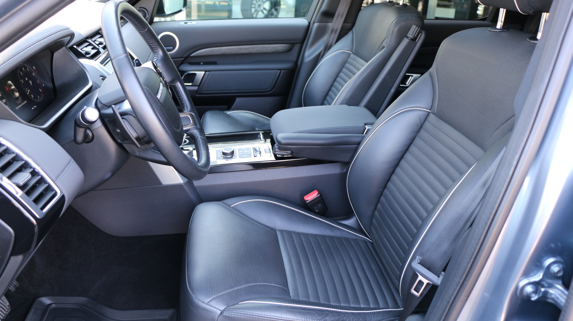 LAND ROVER Discovery 2.0 Si4 HSE-image-13