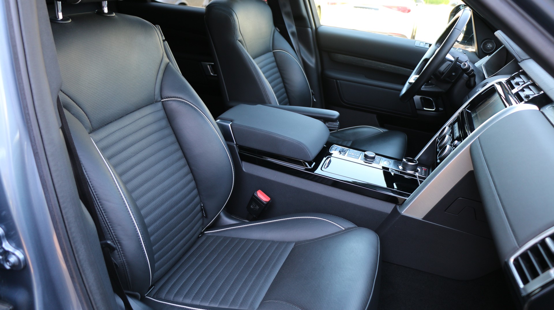LAND ROVER Discovery 2.0 Si4 HSE-image-29