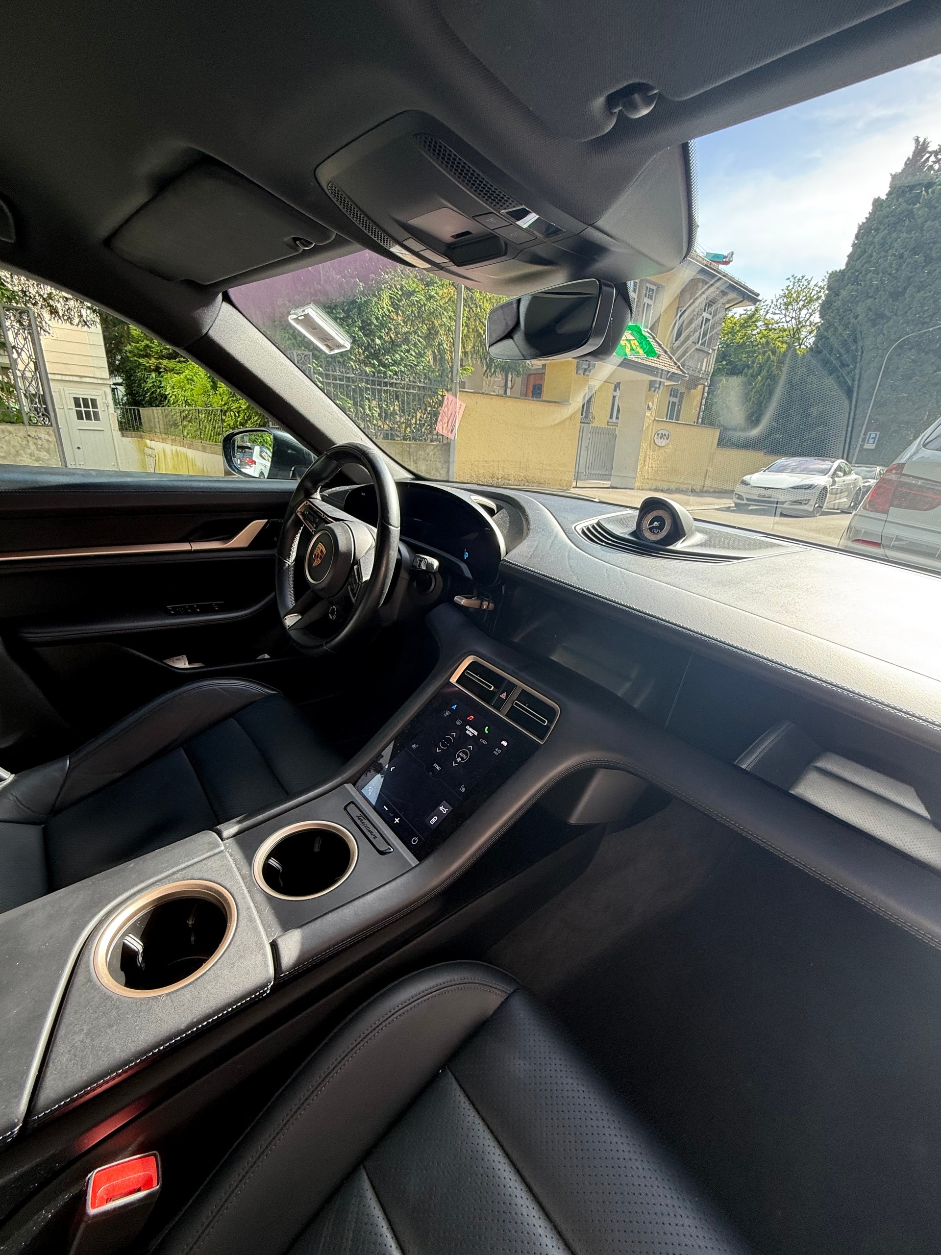 PORSCHE Taycan 4S-image-2