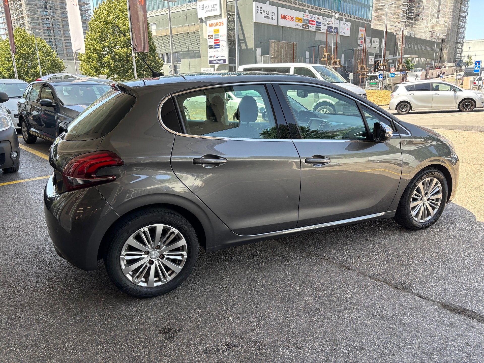 PEUGEOT 208 1.2 PureTech Active-image-2