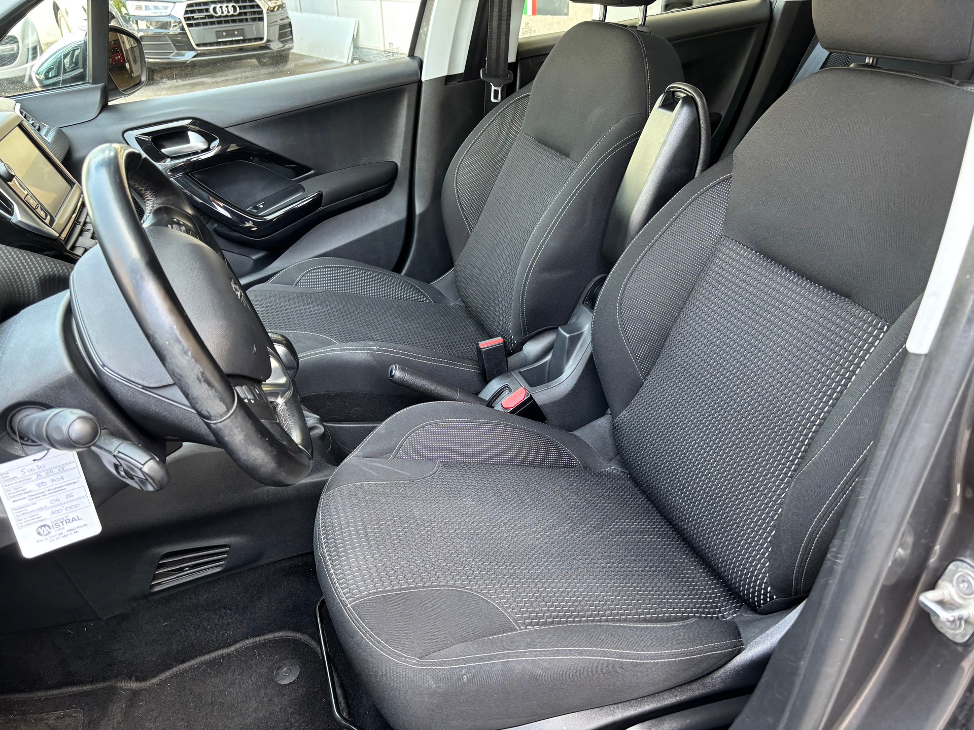 PEUGEOT 208 1.2 PureTech Active-image-13