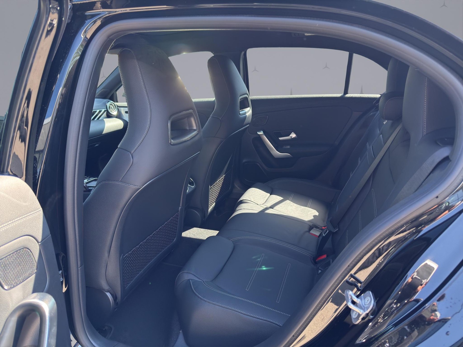 MERCEDES-BENZ A 35 AMG 4matic-image-9