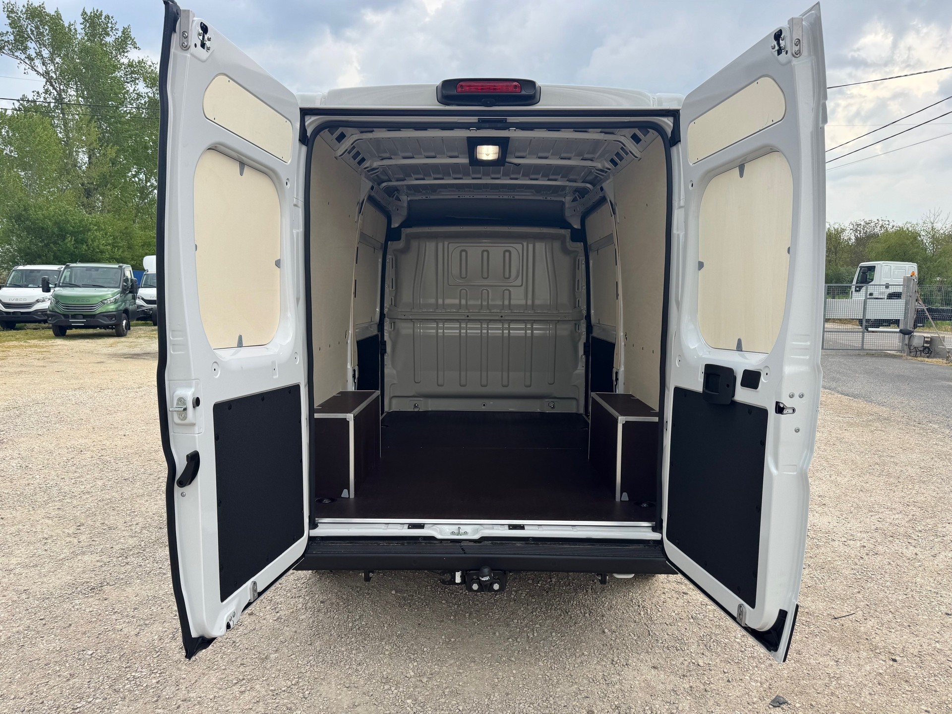 TOYOTA L3H2 Heavy Auflastbar 4.25 To. 110 Kw und Neu 22Kw Schnellladung Mod. 2026-image-4