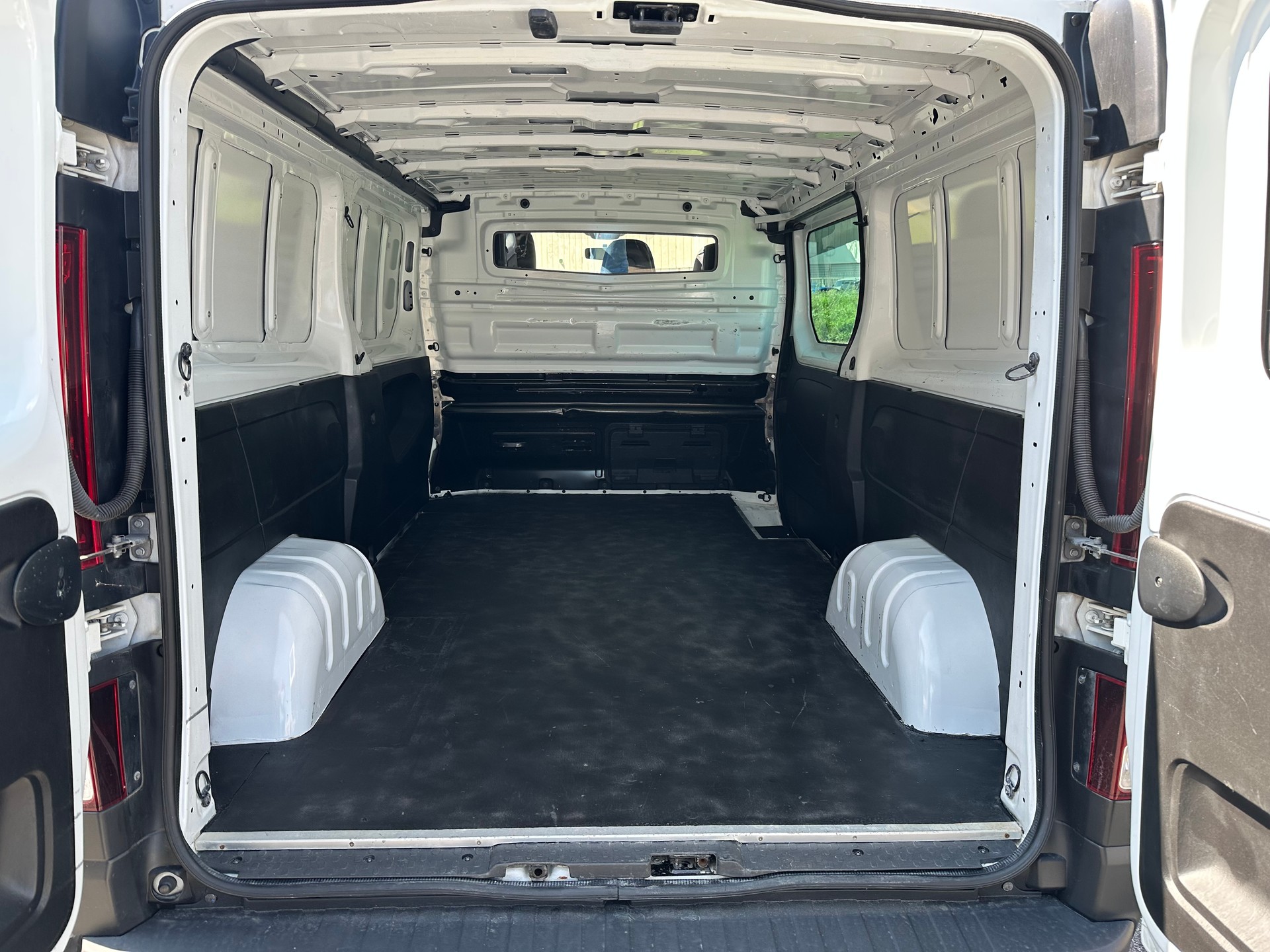 NISSAN NV300 dCi 120 2.9 L2H1 Pro-image-7