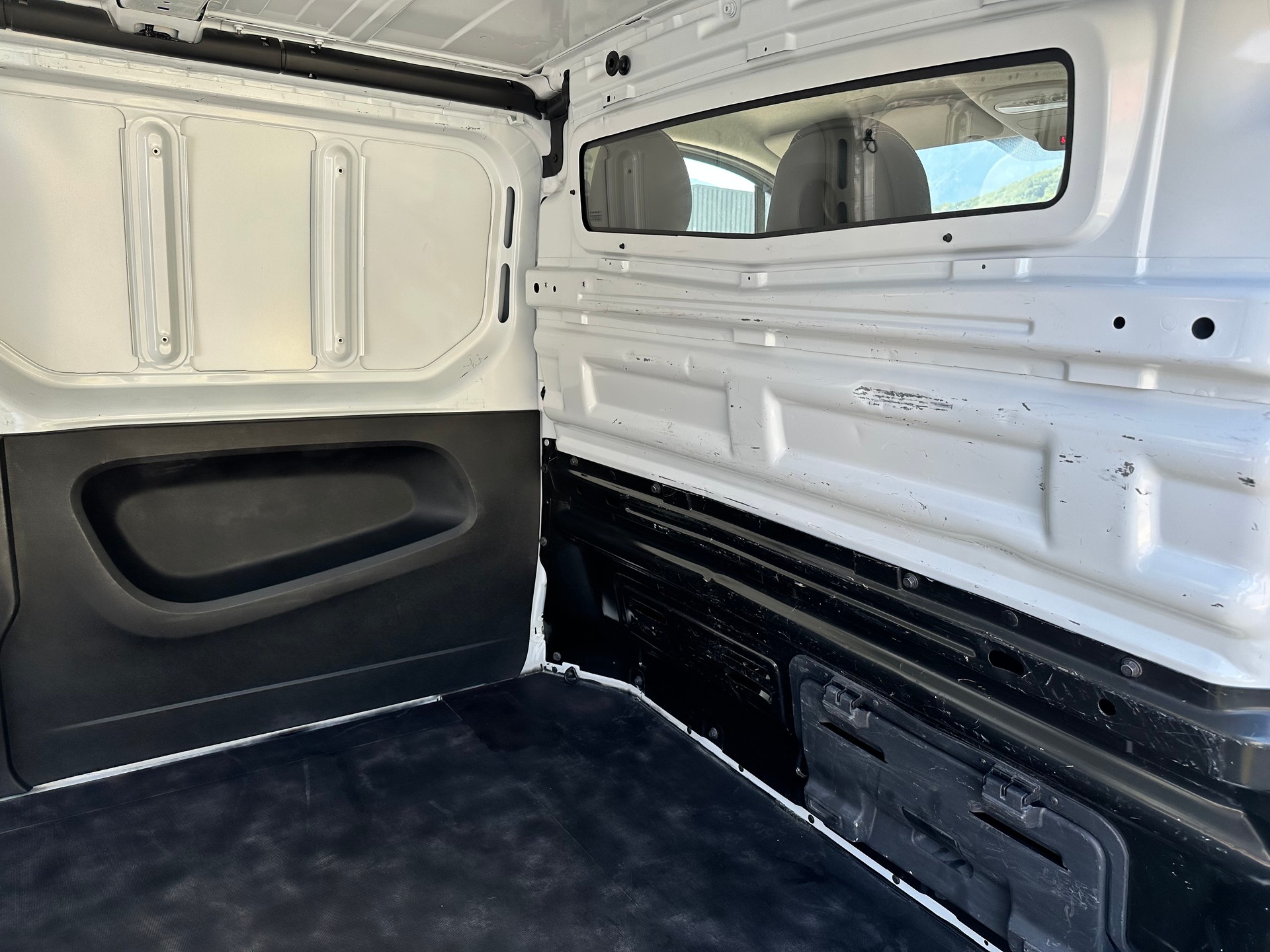 NISSAN NV300 dCi 120 2.9 L2H1 Pro-image-8