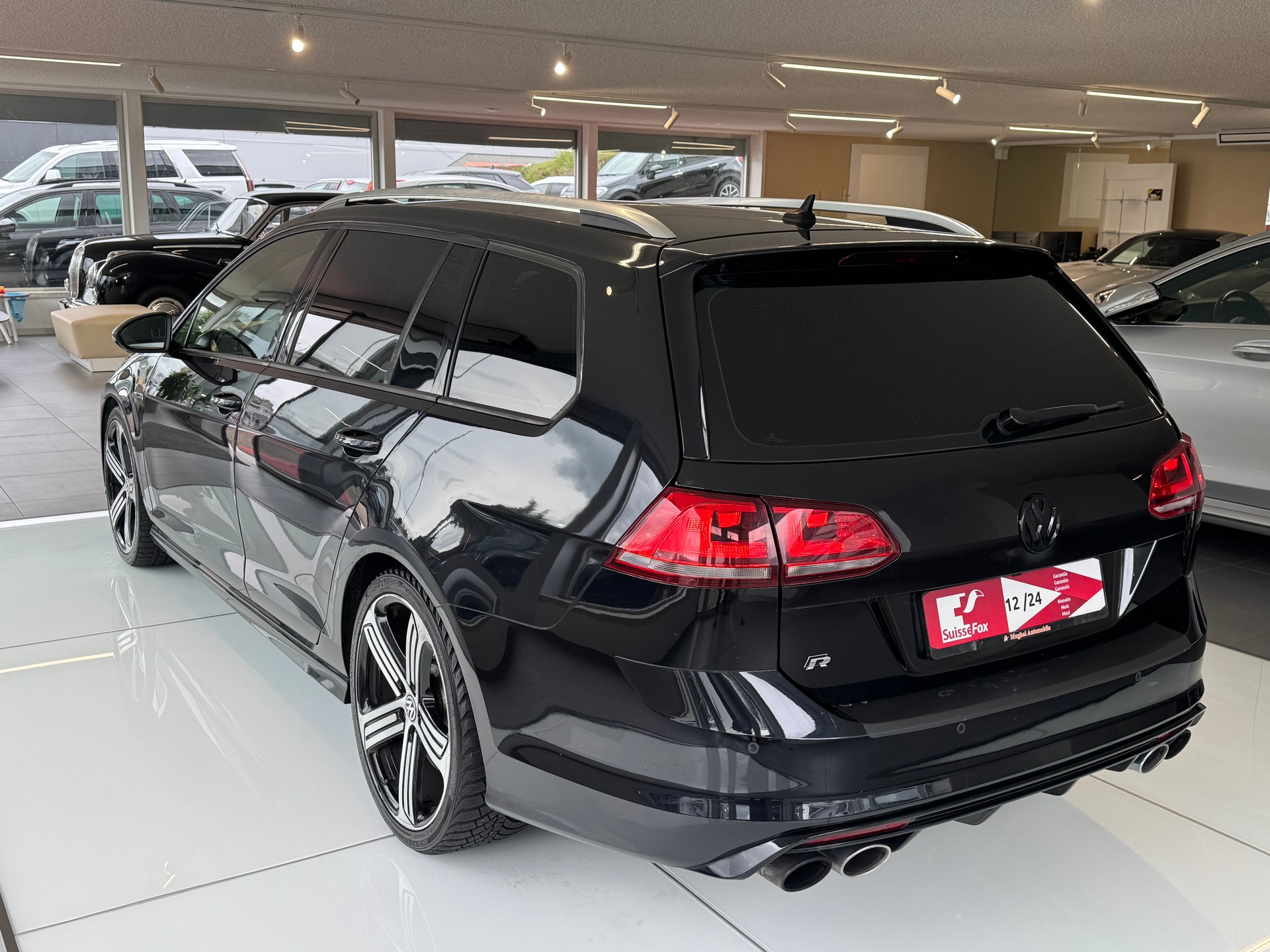 VW Golf Variant 2.0 TSI R 4 Motion DSG-image-8