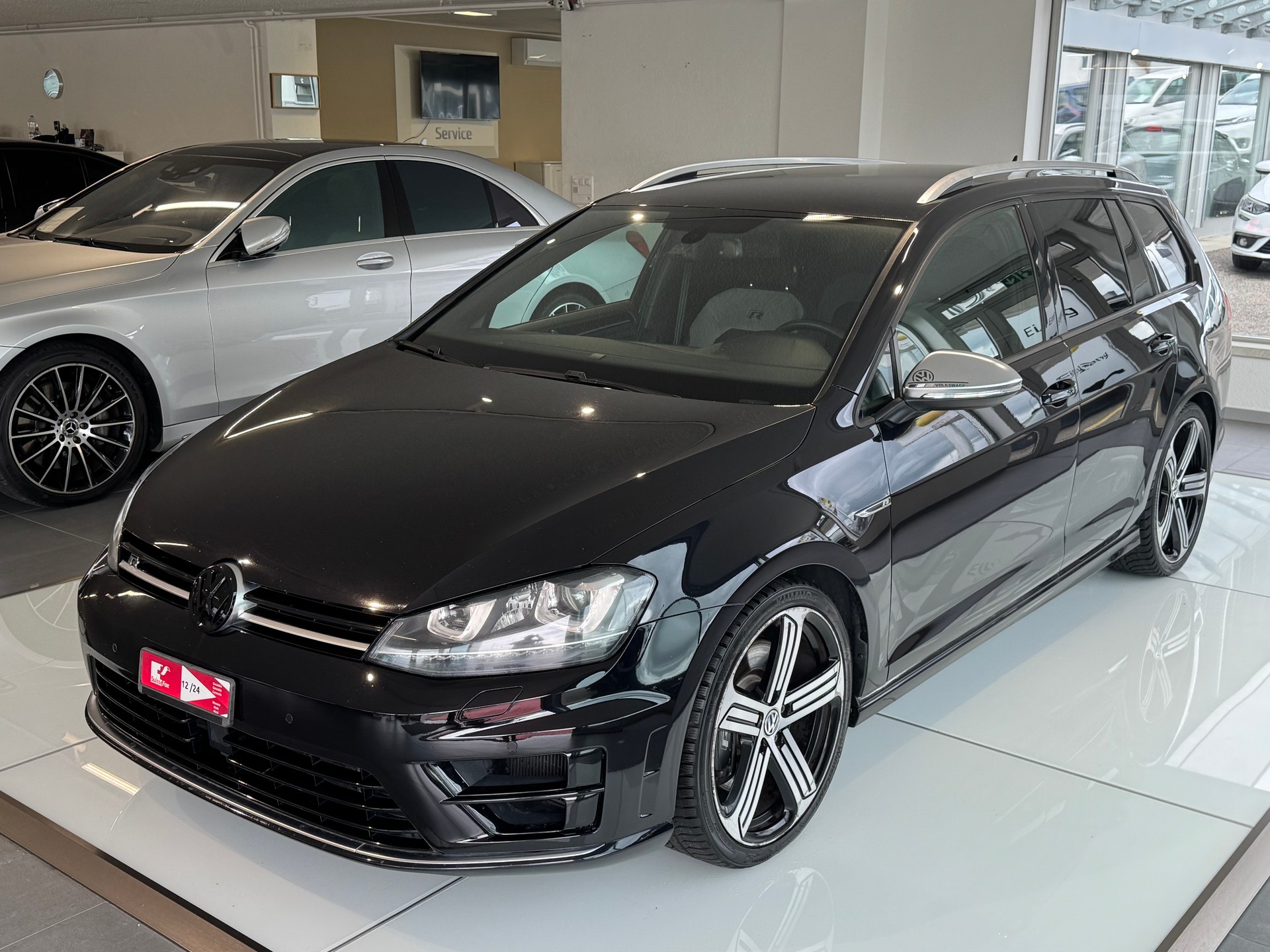 VW Golf Variant 2.0 TSI R 4 Motion DSG-image-2