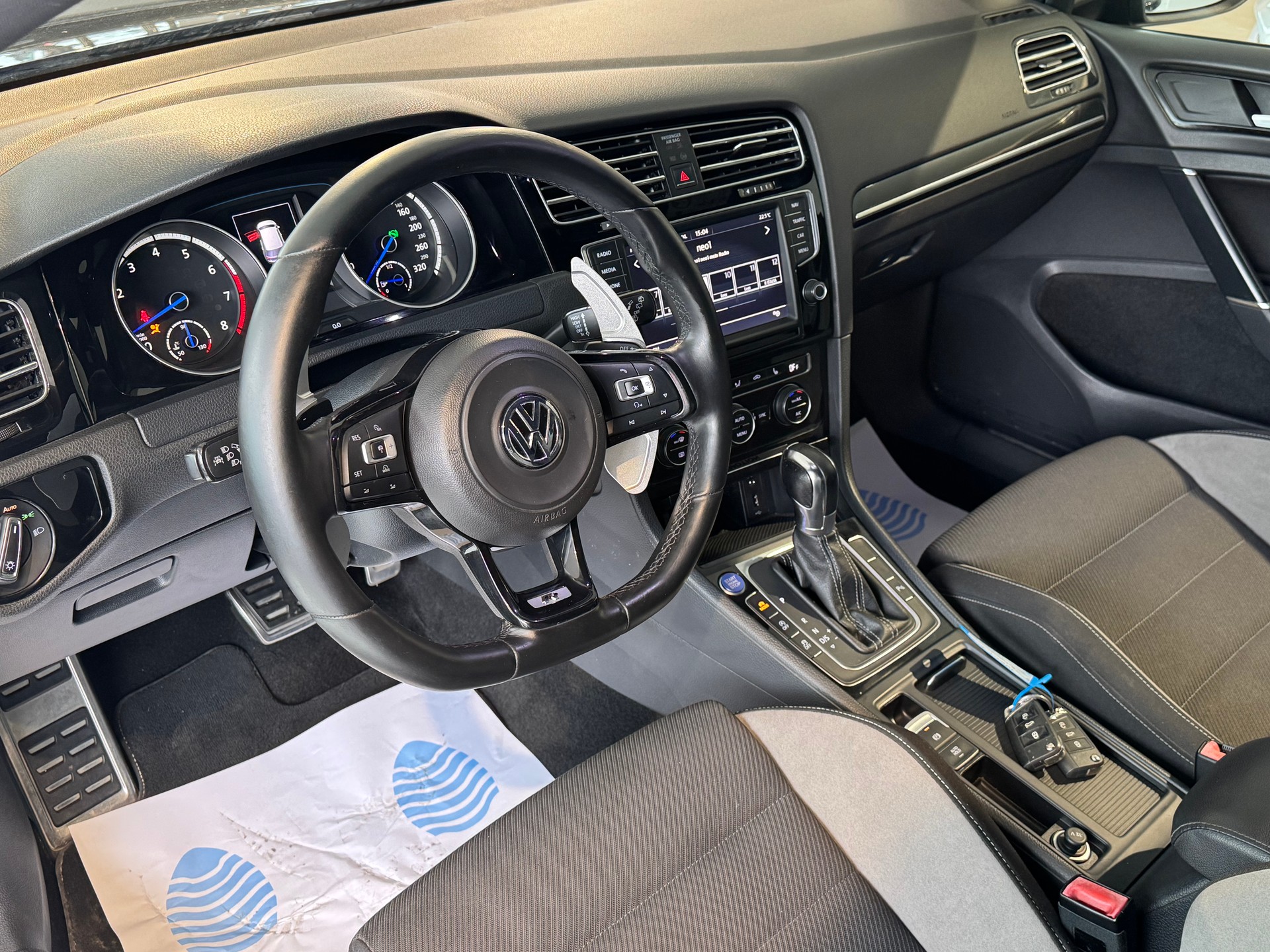 VW Golf Variant 2.0 TSI R 4 Motion DSG-image-13