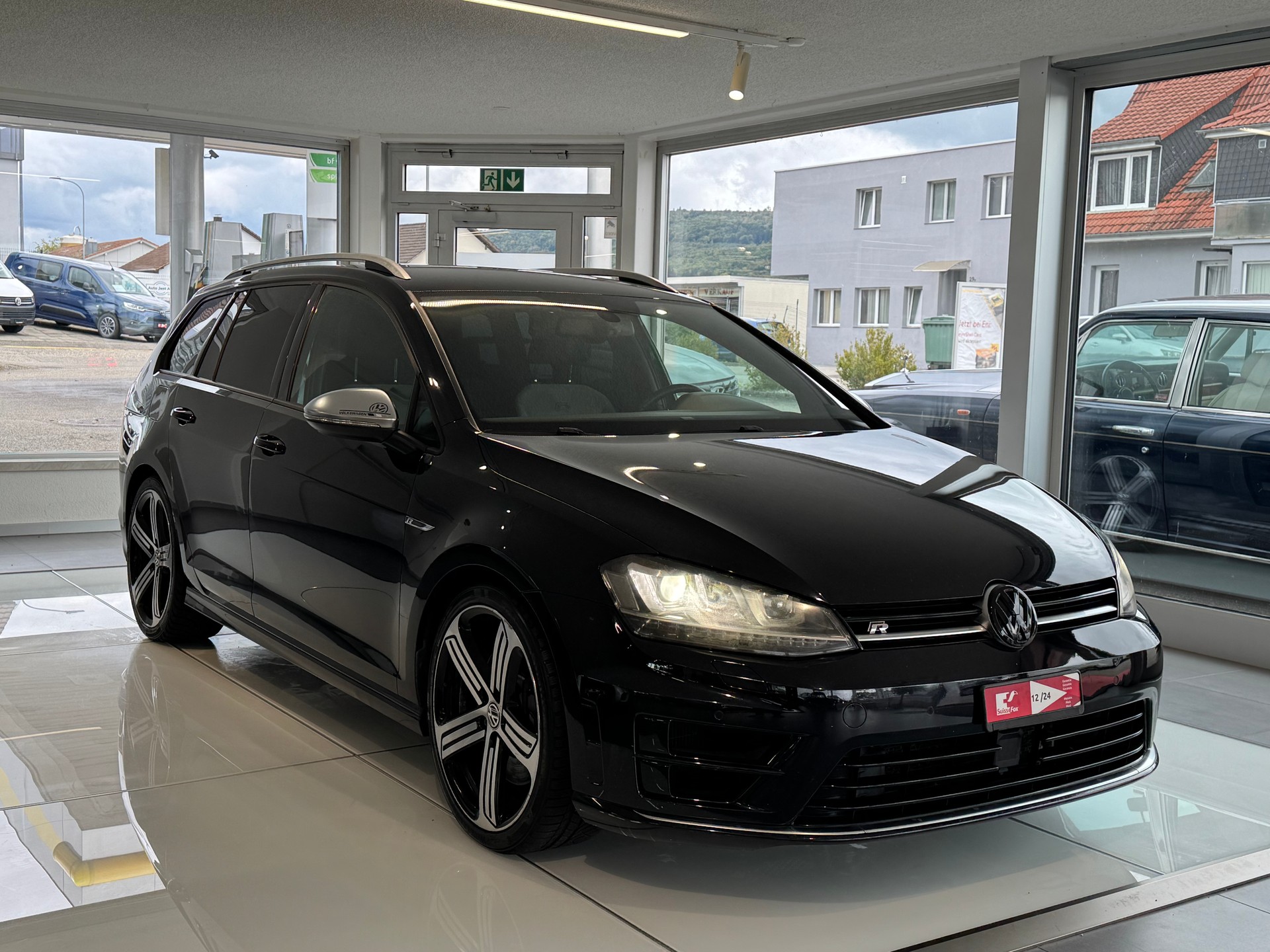 VW Golf Variant 2.0 TSI R 4 Motion DSG-image-5