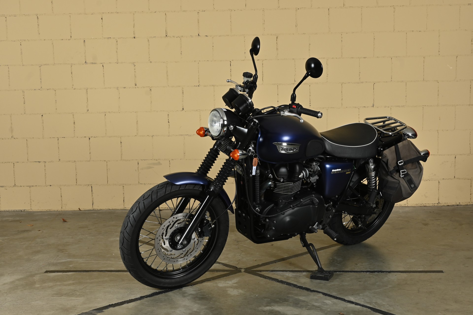 TRIUMPH Scrambler 900-showroom-element-3