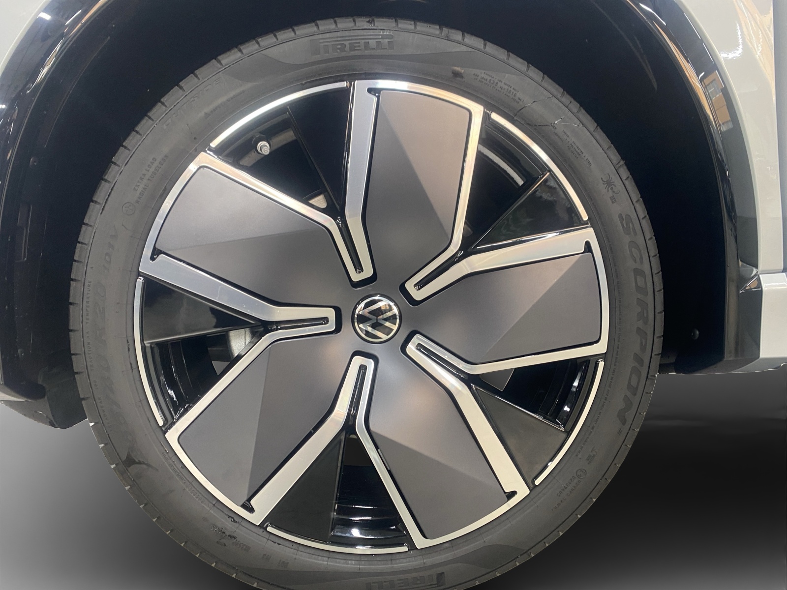 VW Tiguan 2.0 TDI SCR R-Line 4Motion DSG-image-15