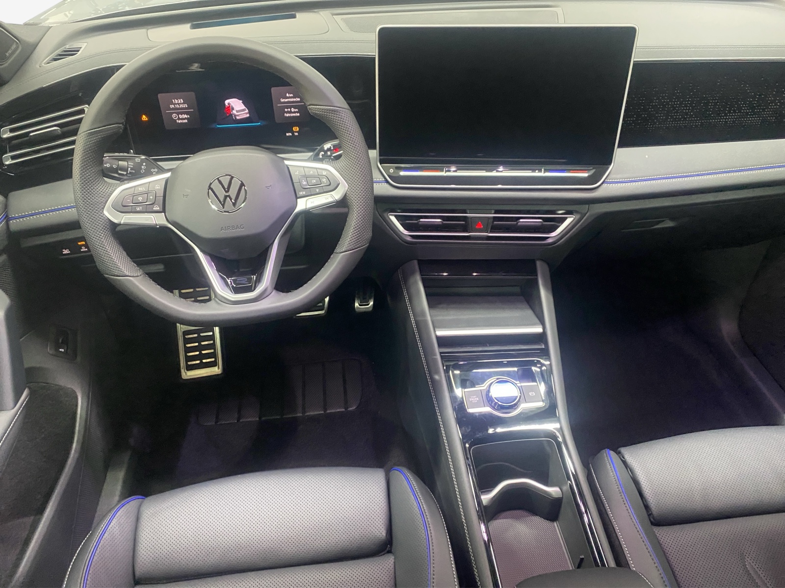 VW Tiguan 2.0 TDI SCR R-Line 4Motion DSG-image-8