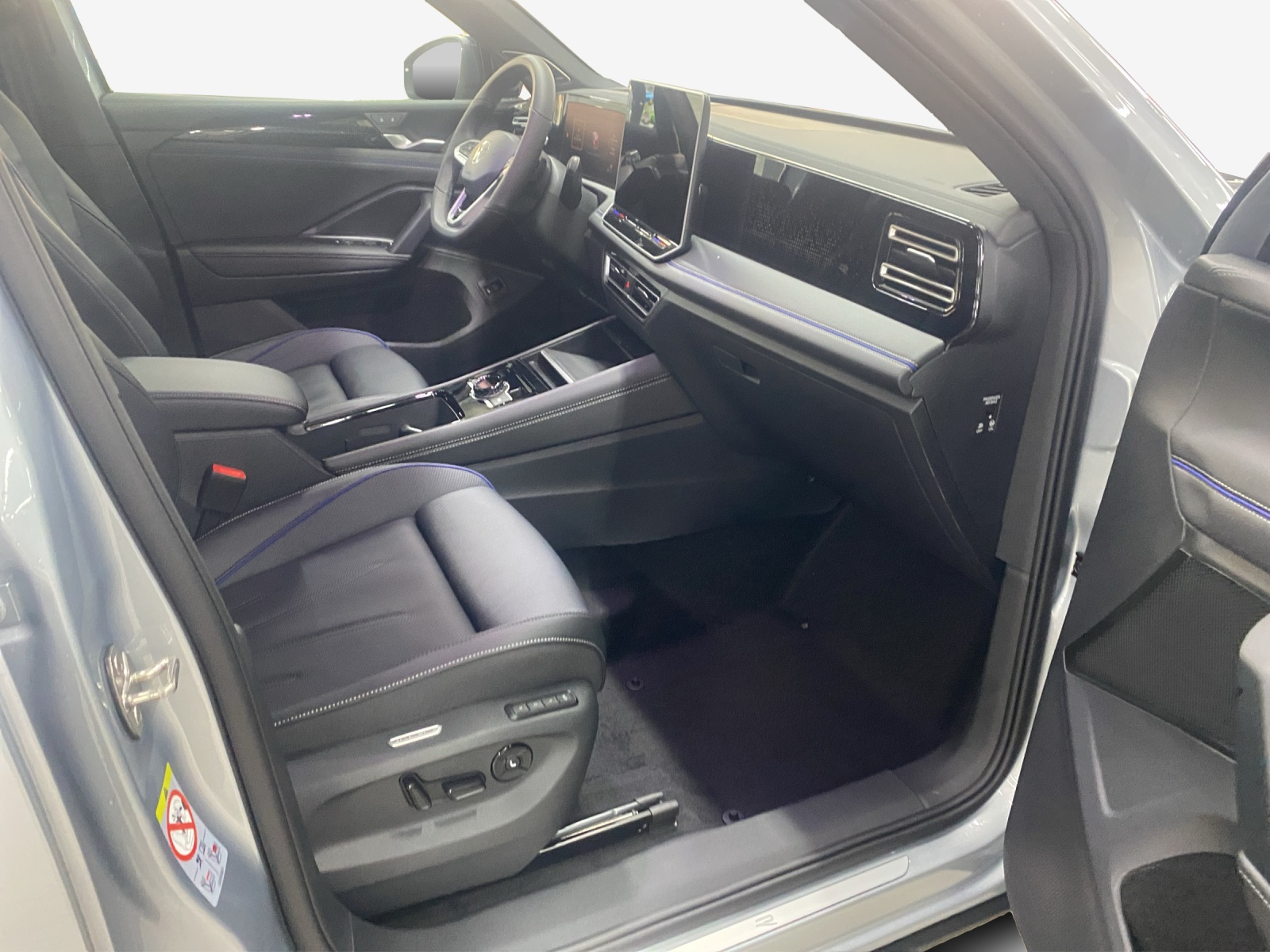 VW Tiguan 2.0 TDI SCR R-Line 4Motion DSG-image-13