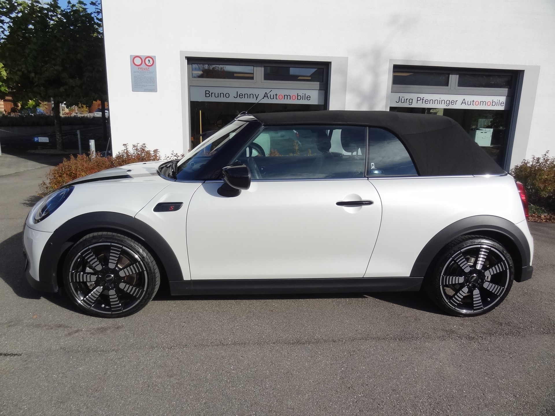 MINI Cooper S Cabriolet DKG-showroom-element-1