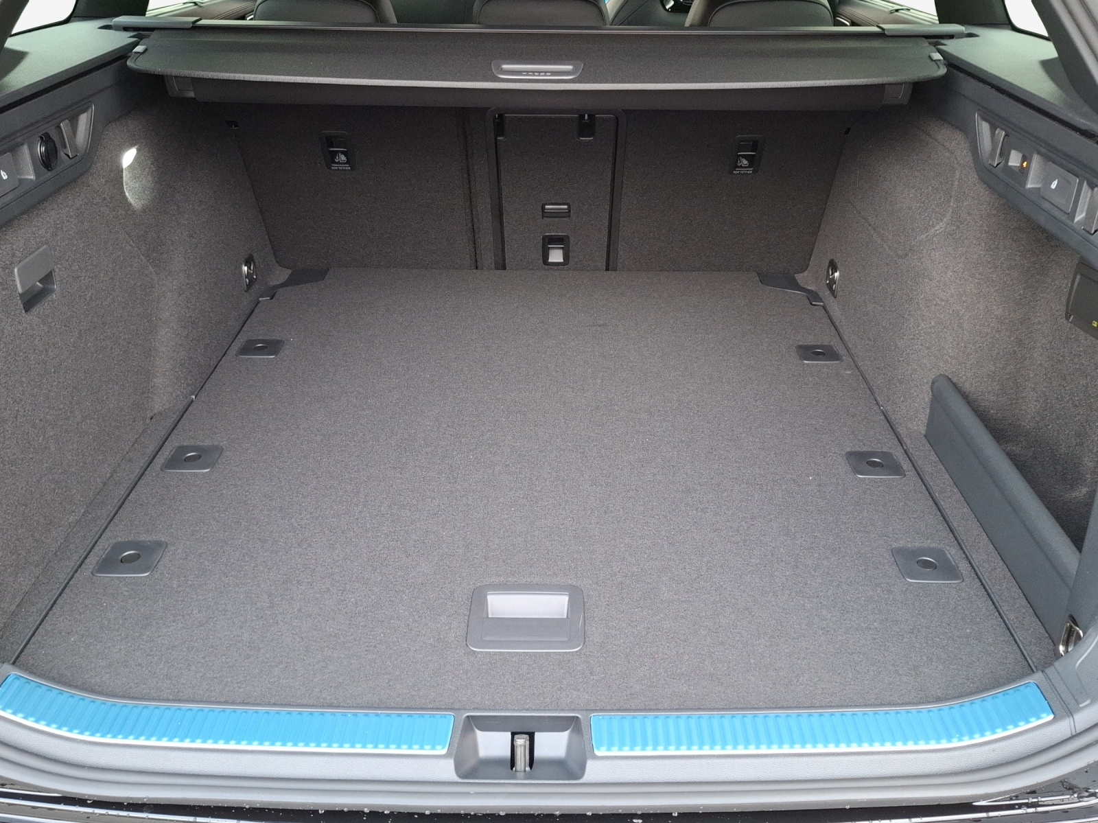 VW Passat Variant 2.0 TSI evo4 R-Line 4 Motion DSG-image-12