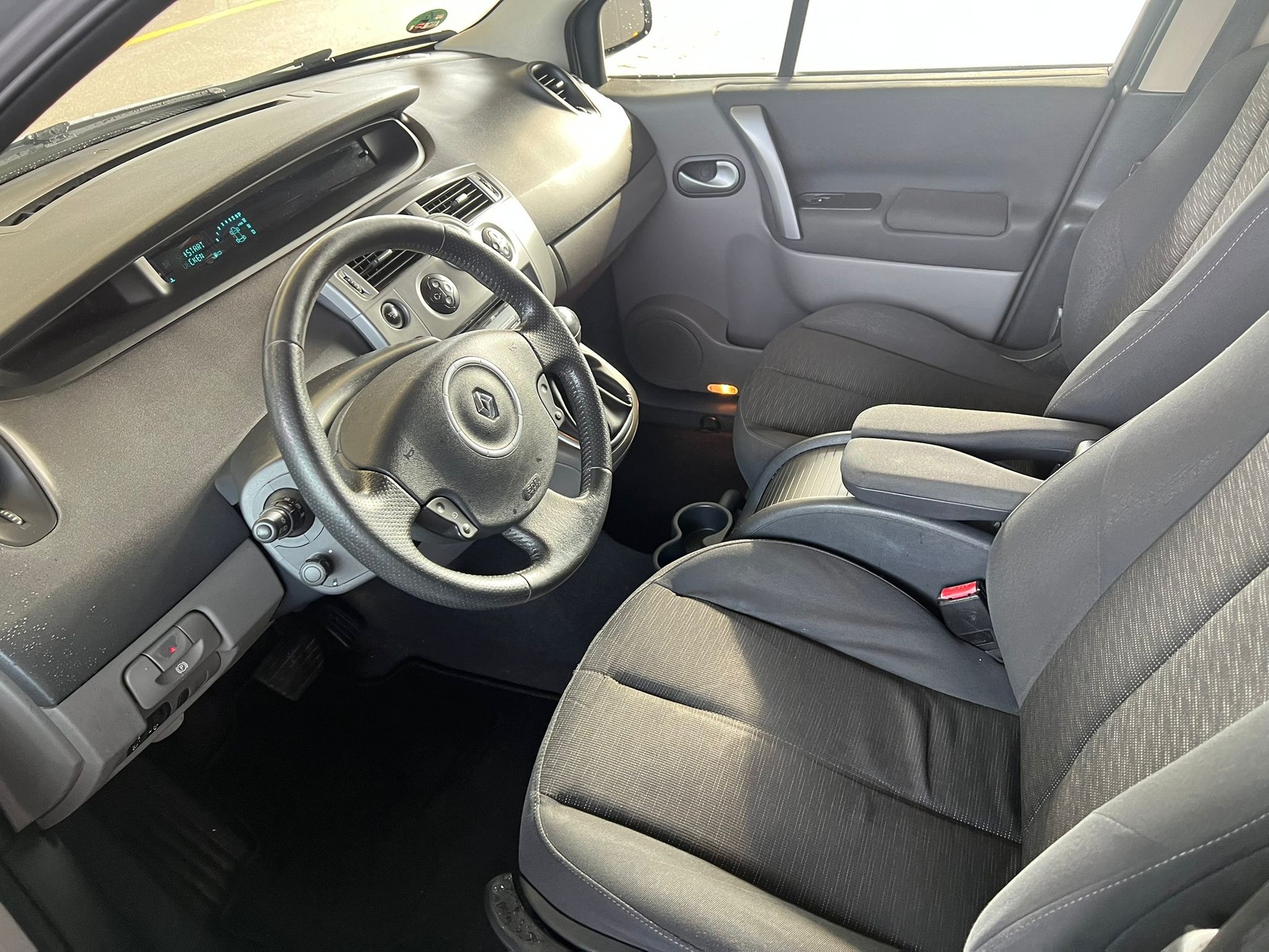 RENAULT Scénic 2.0 16V Fairway Automatic-image-9
