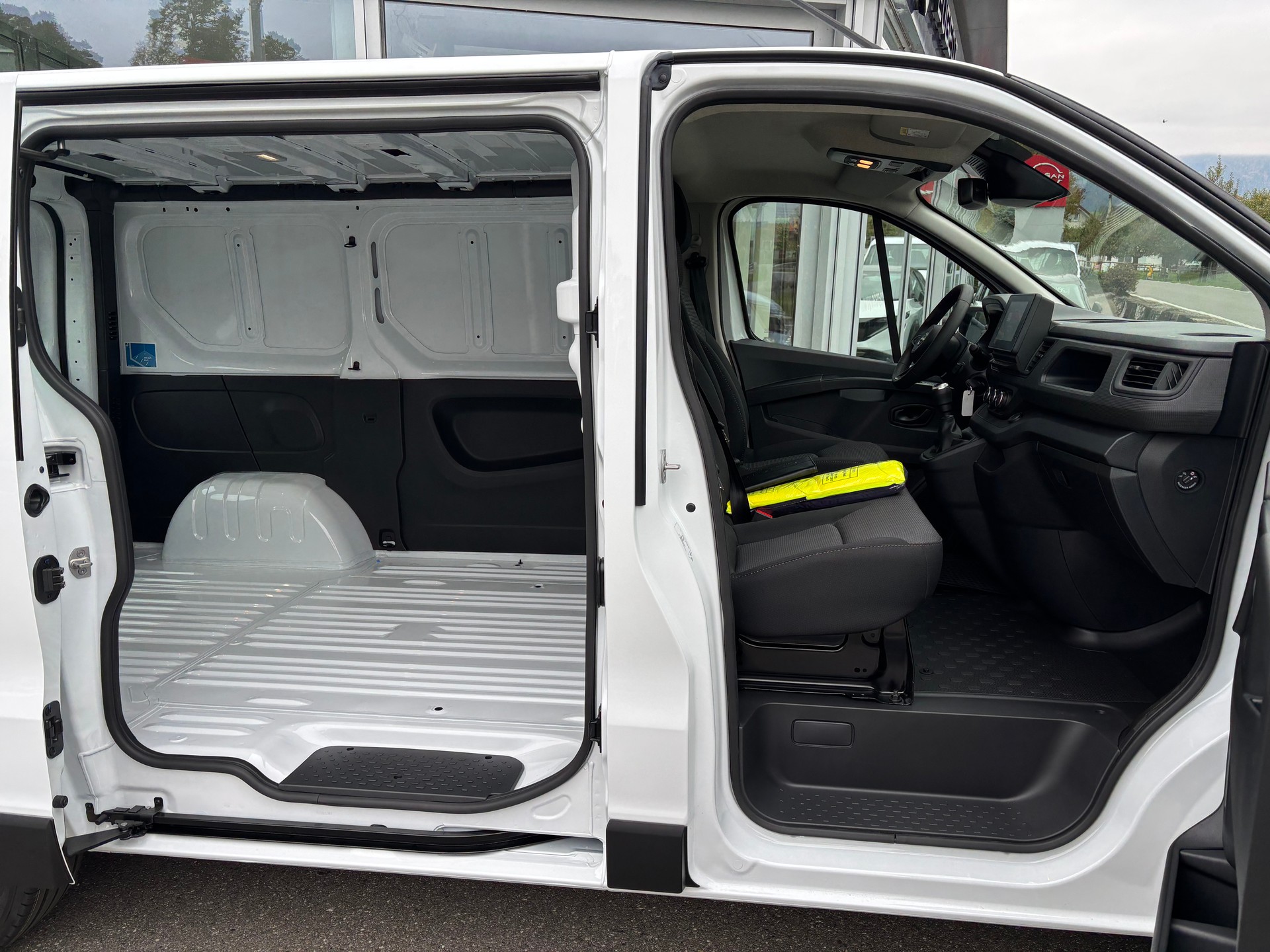 NISSAN Primastar 130 3.0 L1H1 Acenta-image-5