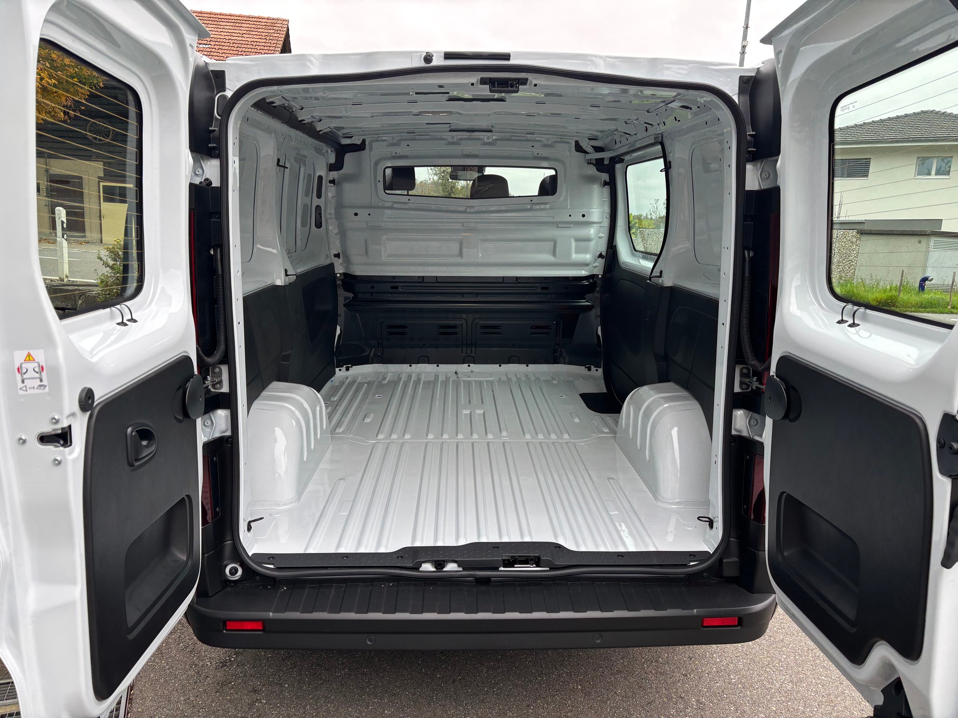 NISSAN Primastar 130 3.0 L1H1 Acenta-image-4