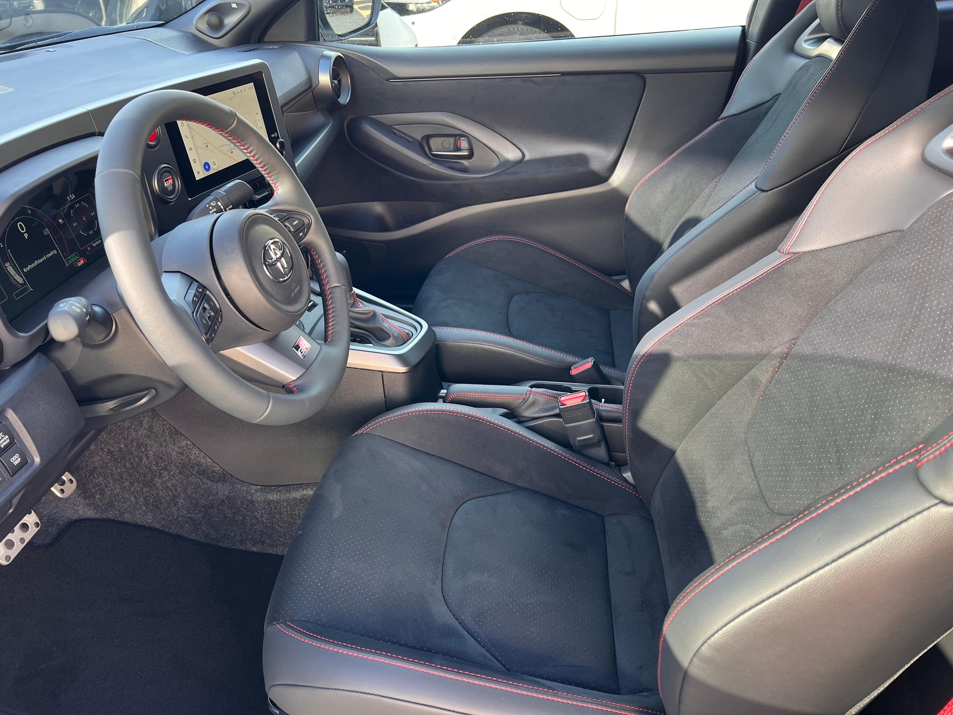 TOYOTA GR Yaris 1.6 Turbo Sport 4x4-image-8