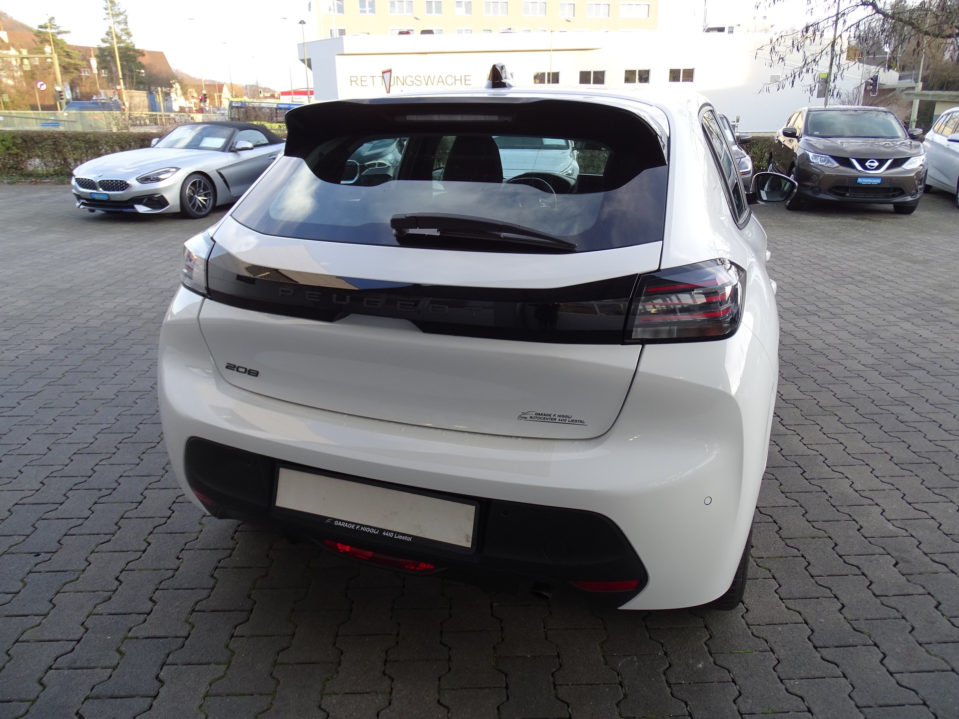 PEUGEOT 208 1.2 PureTech Active EAT8-image-8