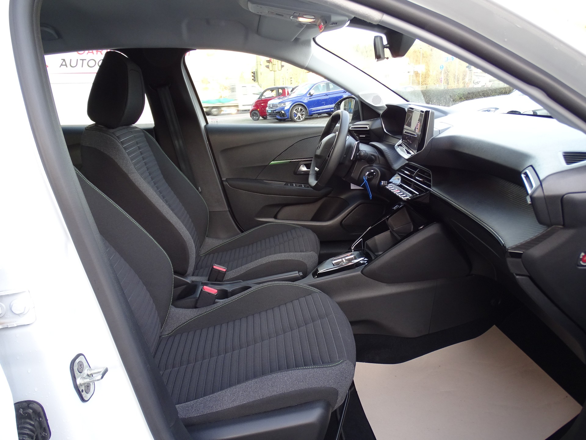 PEUGEOT 208 1.2 PureTech Active EAT8-image-20