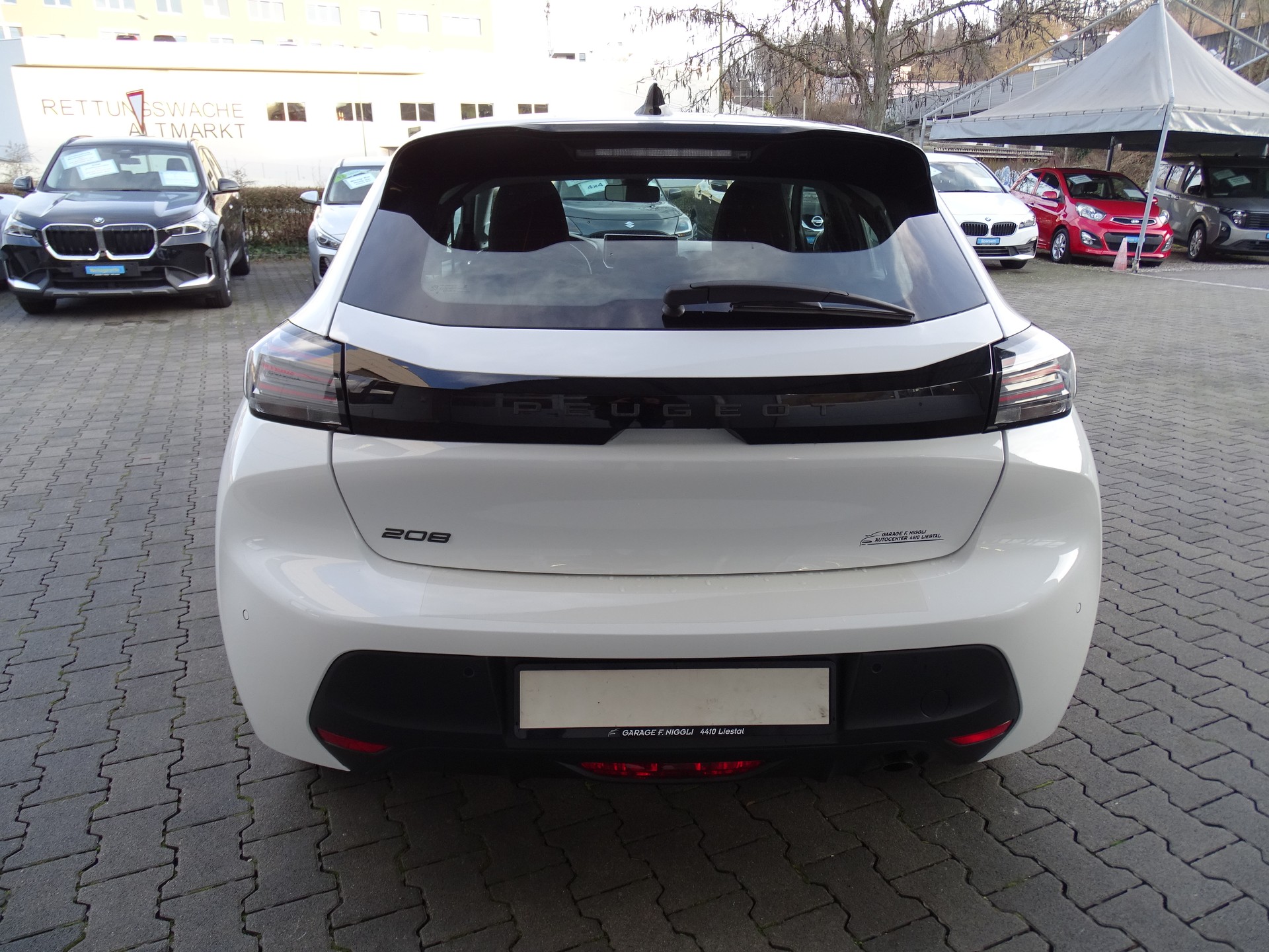PEUGEOT 208 1.2 PureTech Active EAT8-image-9