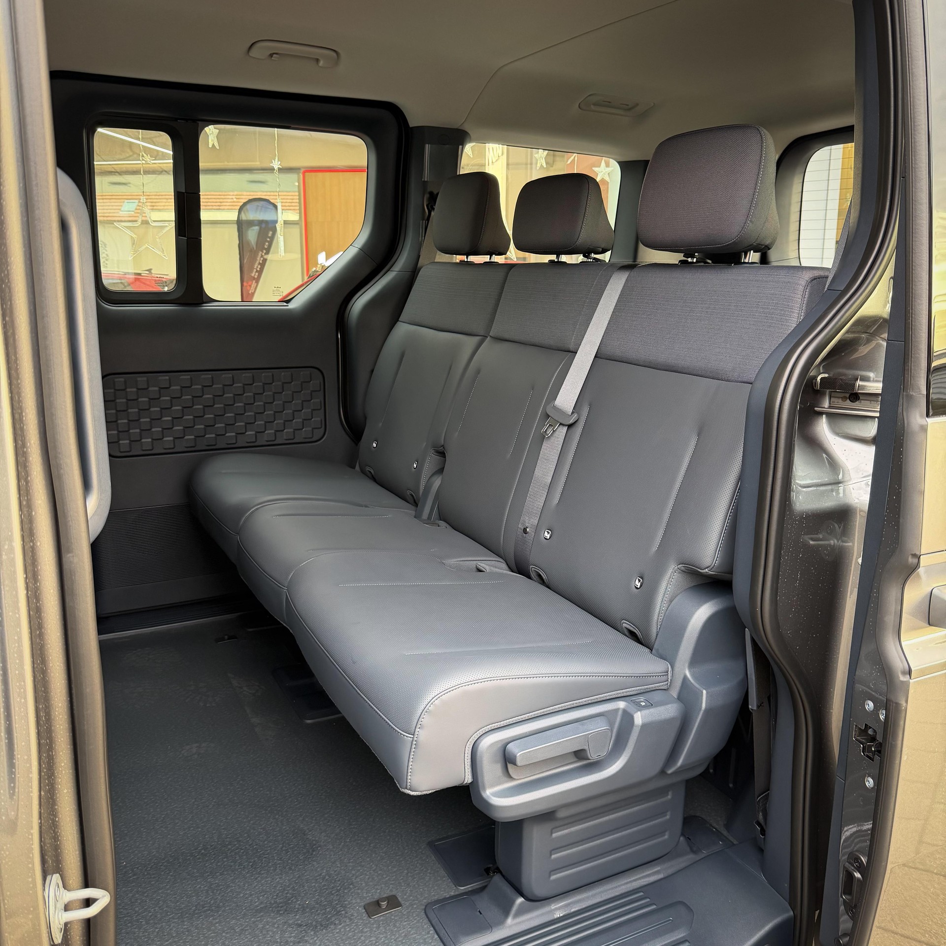KIA PV5 Passenger 71.2 kWh Elite-image-14