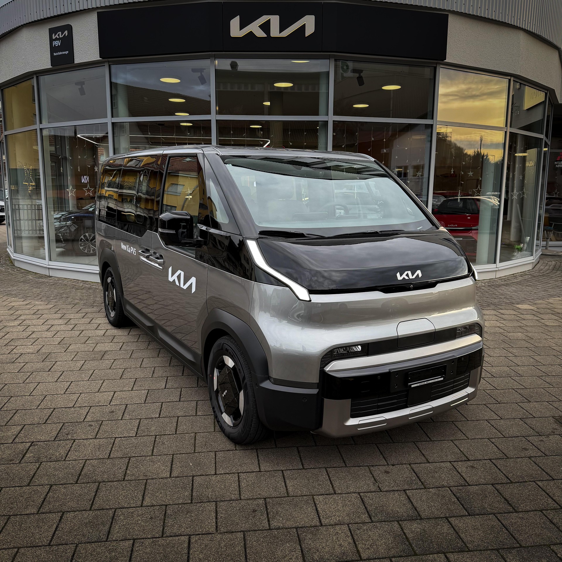 KIA PV5 Passenger 71.2 kWh Elite-image-0