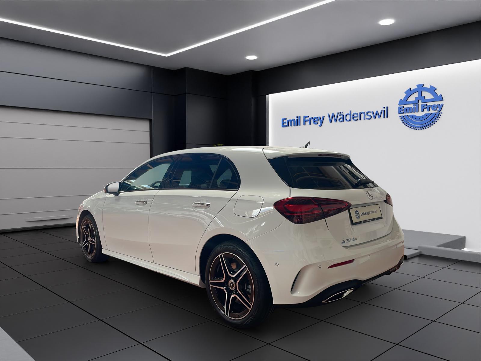 MERCEDES-BENZ A 250 e EQ Star AMG Line-image-2