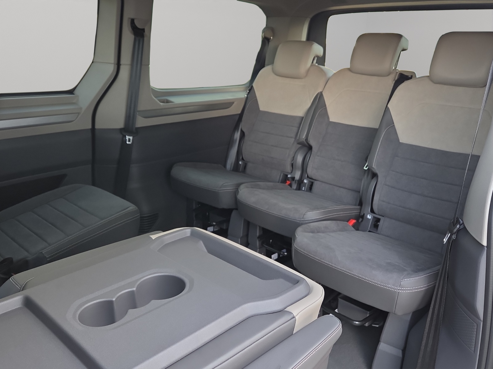 VW Multivan Edition 2.0 TDI-image-8