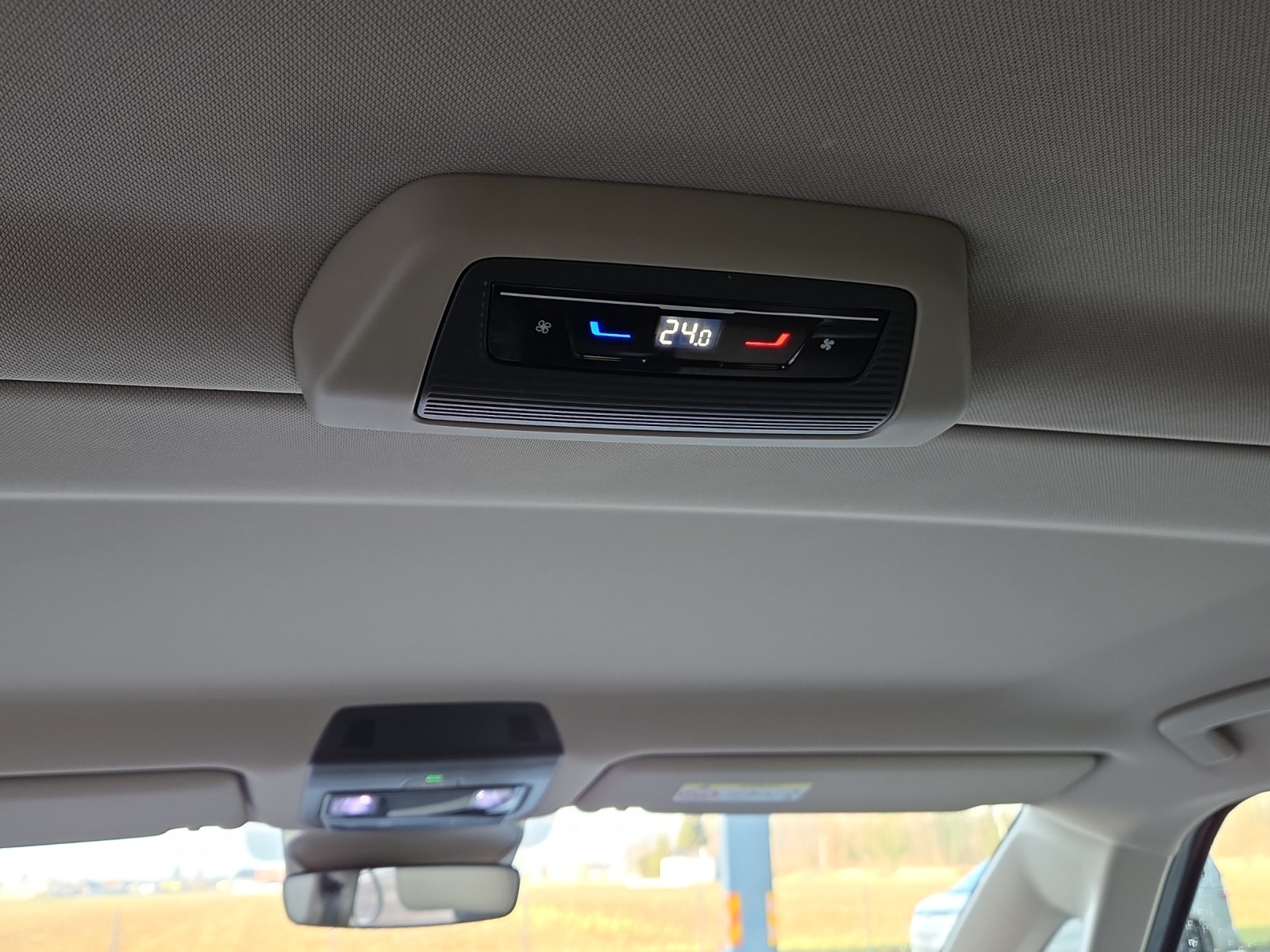 VW Multivan Edition 2.0 TDI-image-10