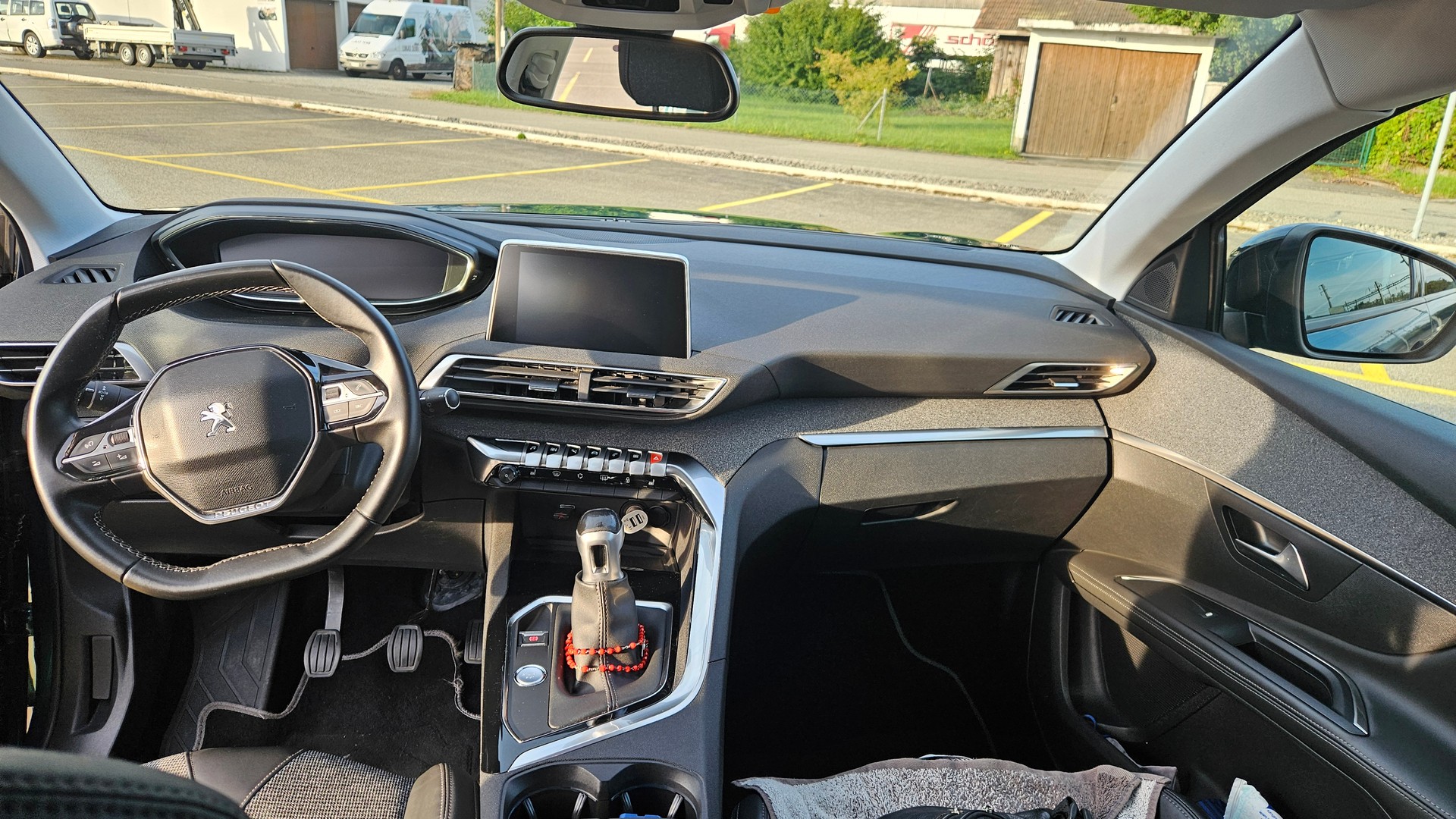 PEUGEOT 5008 1.2 Pure Tech Active-image-2