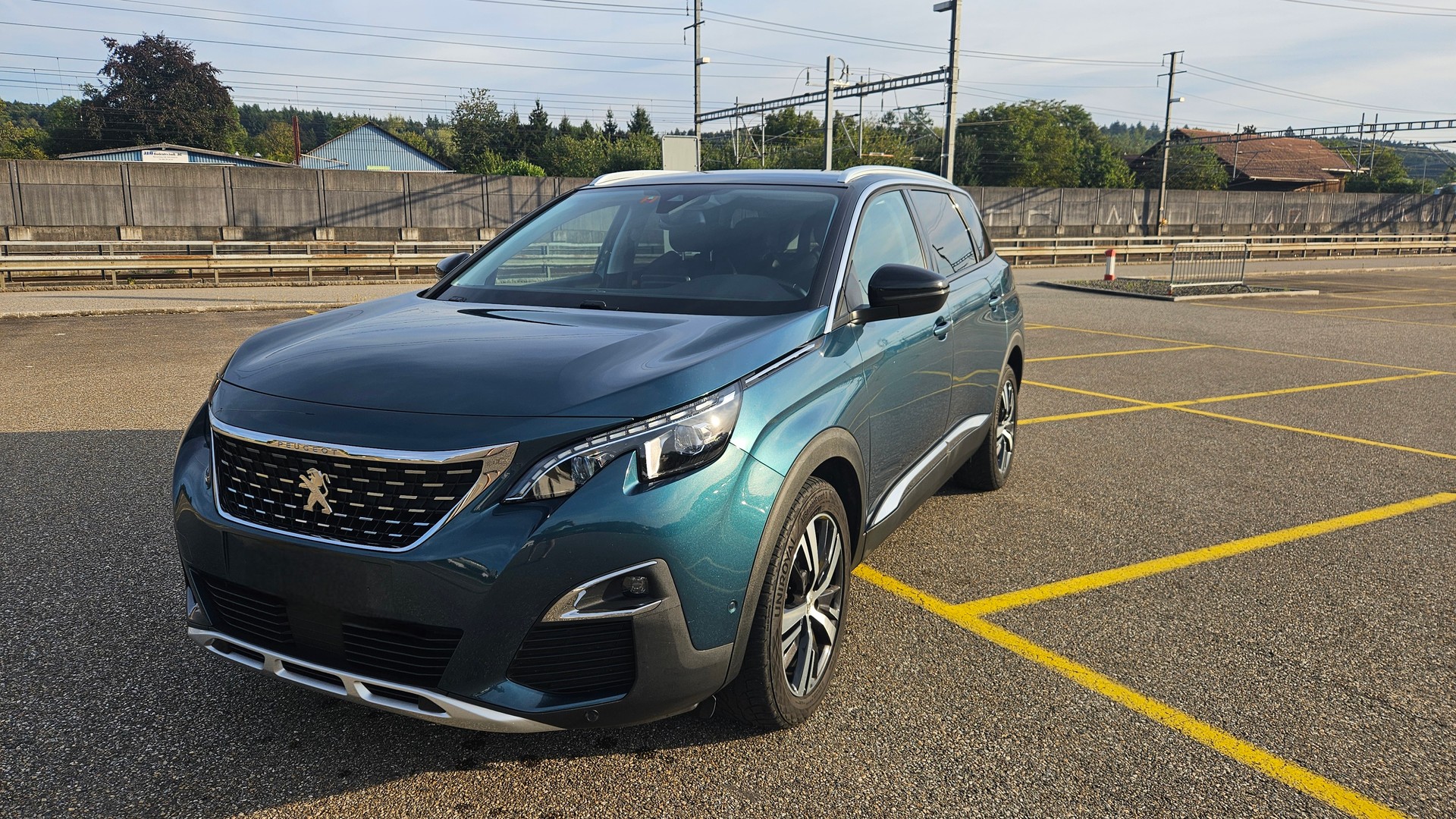 PEUGEOT 5008 1.2 Pure Tech Active-image-0